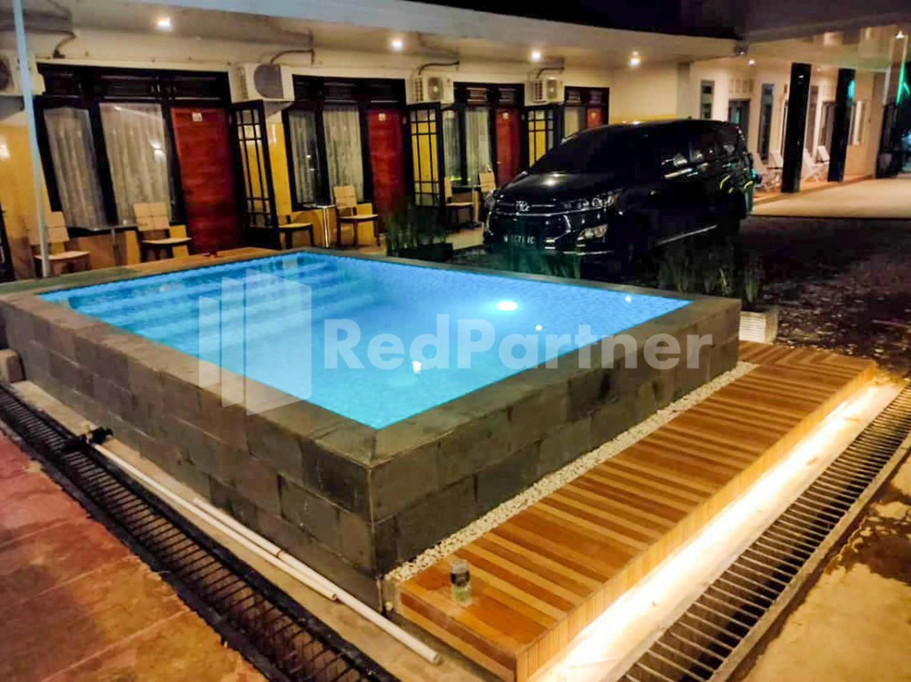 Swimming pool in The Paragon Hotel Cilacap Redpartner