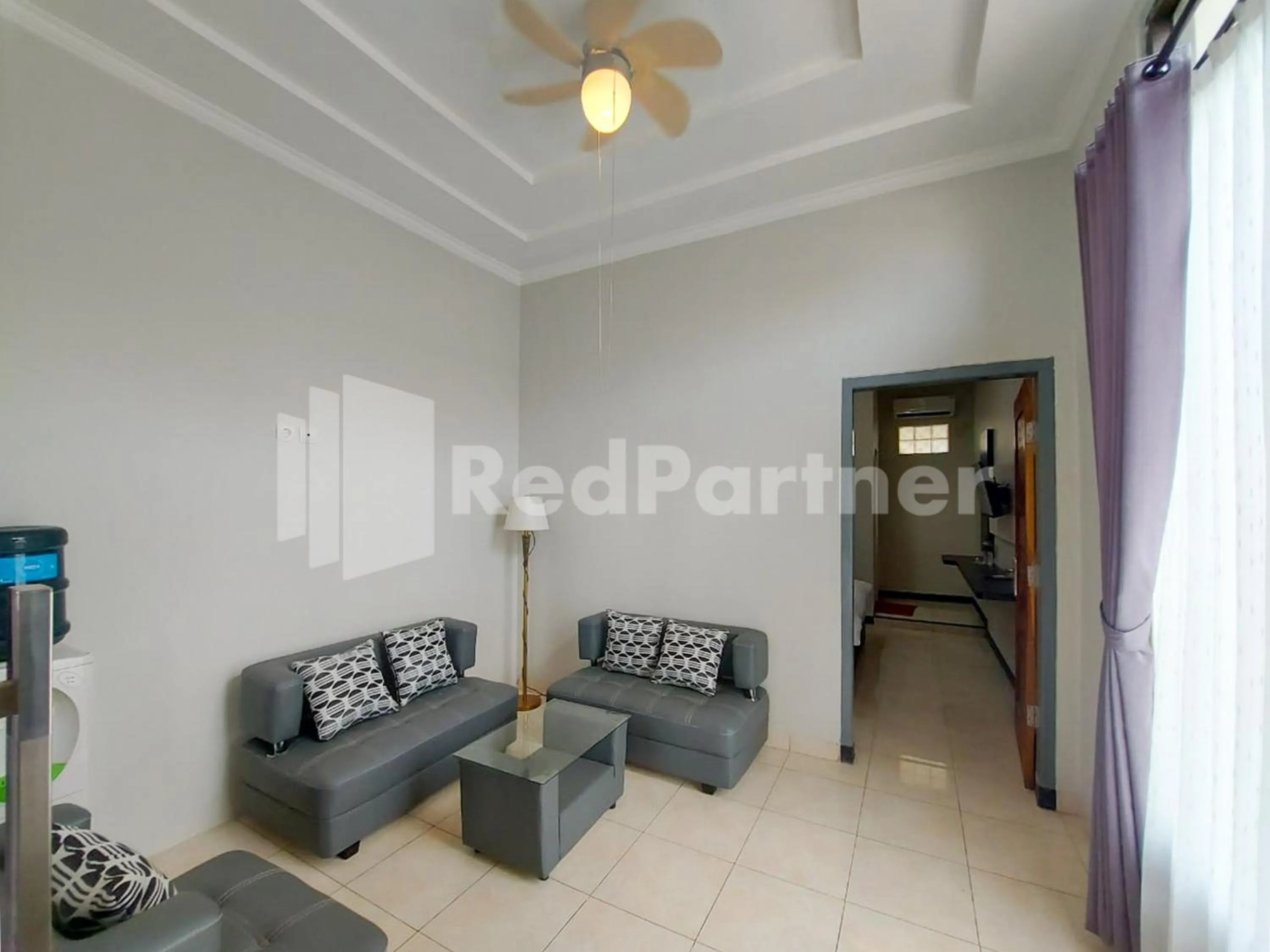 Seating area in The Paragon Hotel Cilacap Redpartner