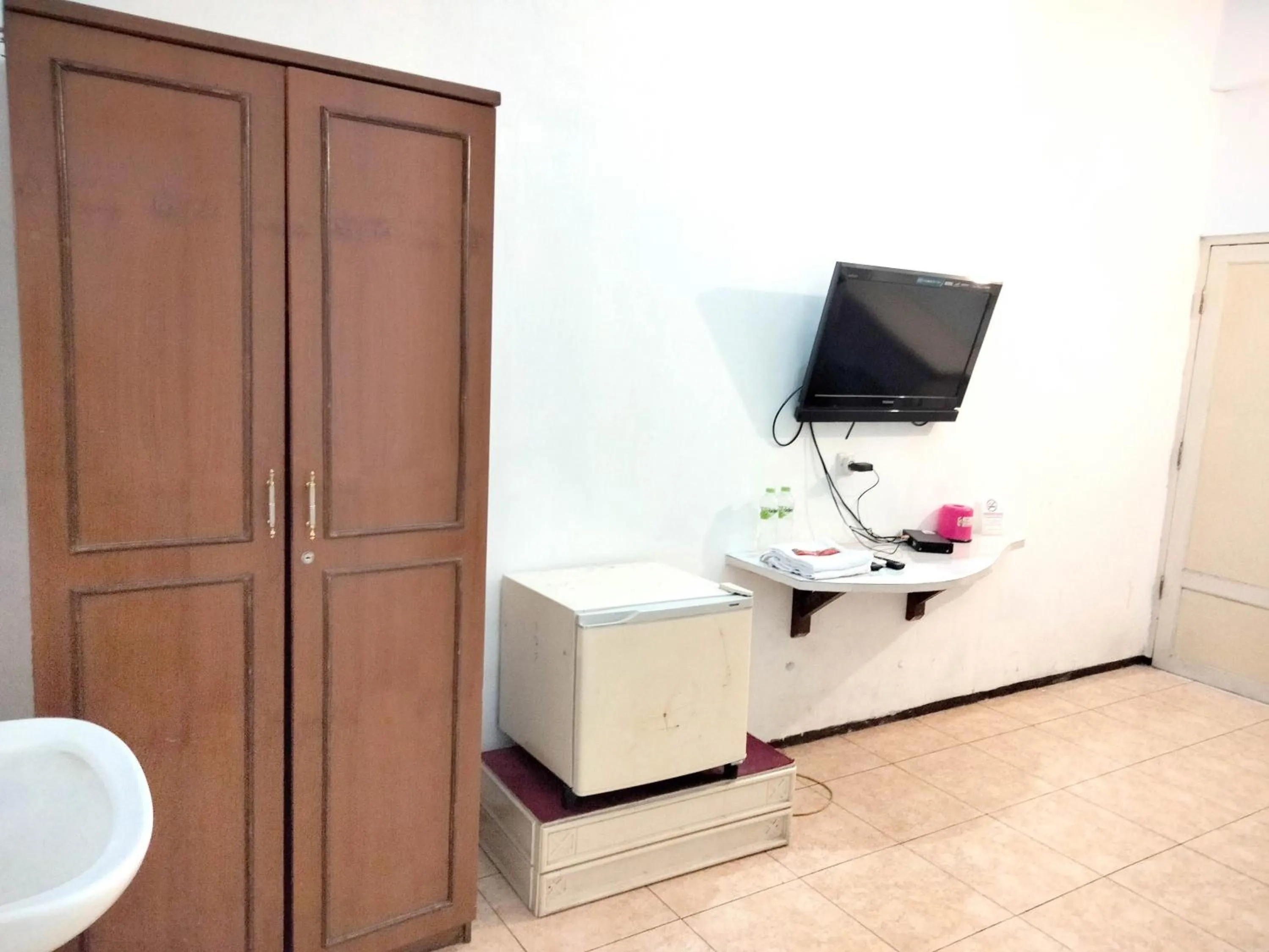 Bedroom in Sartika Hotel Mitra RedDoorz Pati