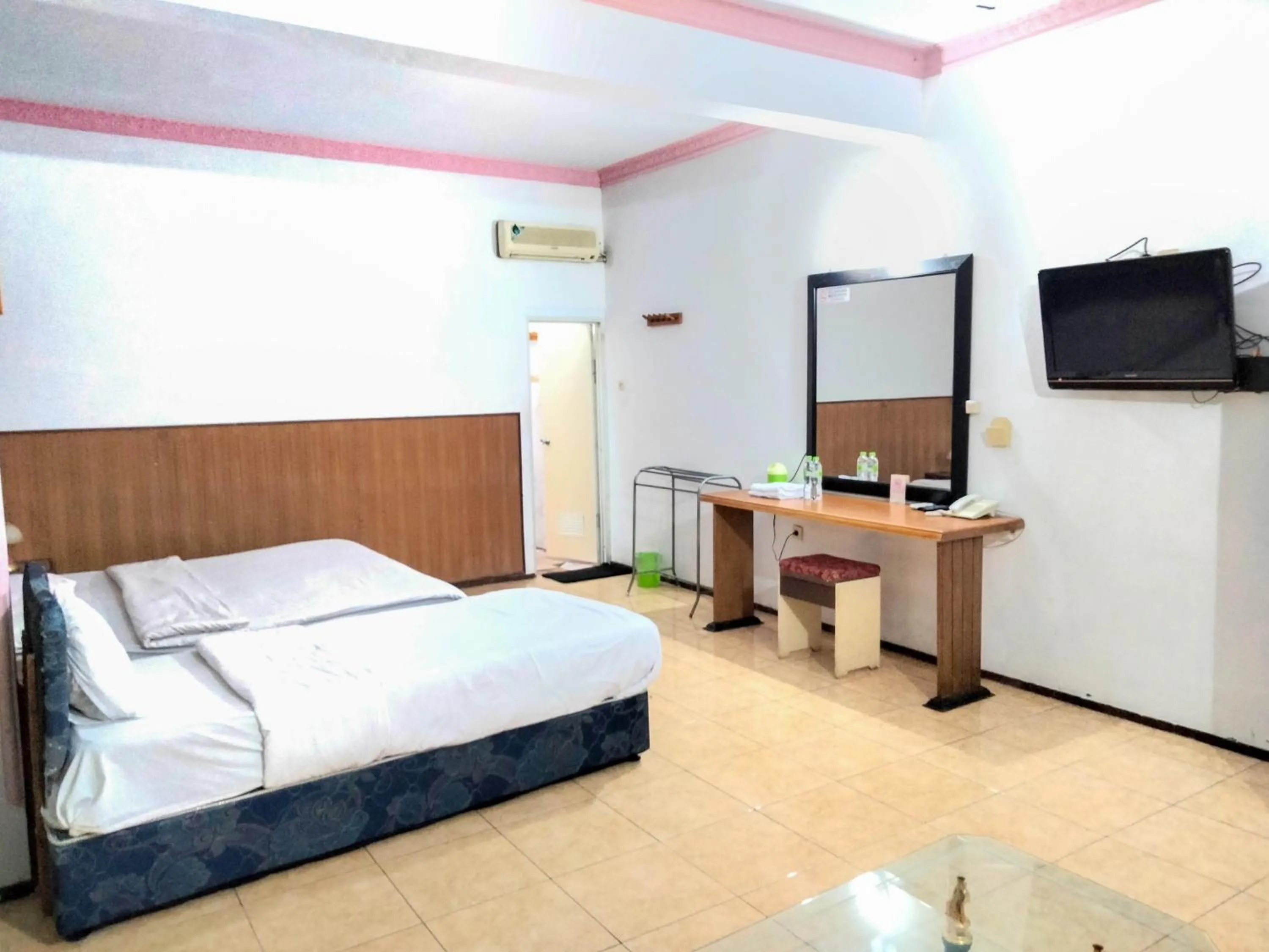 Bedroom, Bed in Sartika Hotel Mitra RedDoorz Pati