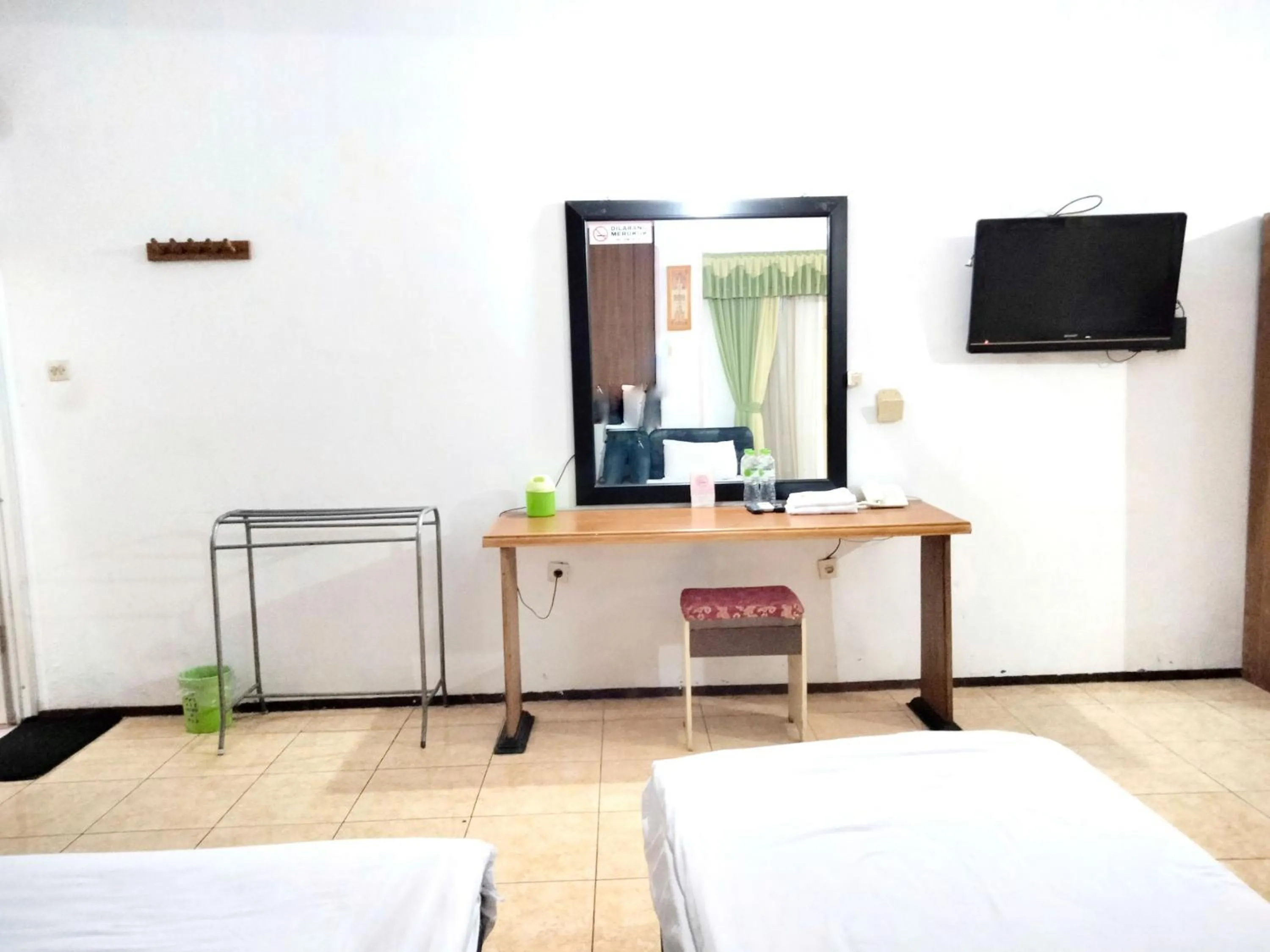 Bedroom, Bed in Sartika Hotel Mitra RedDoorz Pati