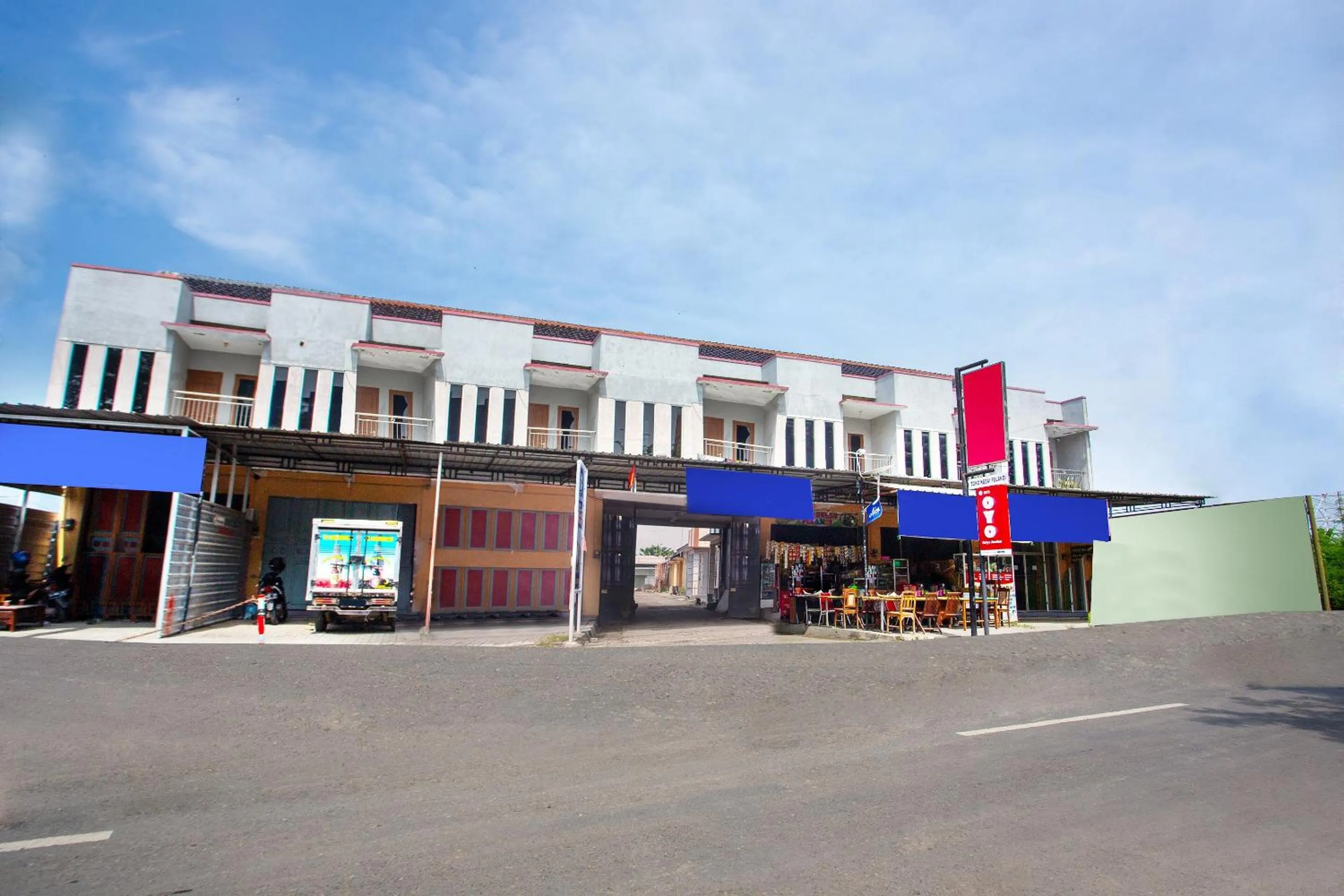 Facade/entrance in Hotel O Griya Annisa