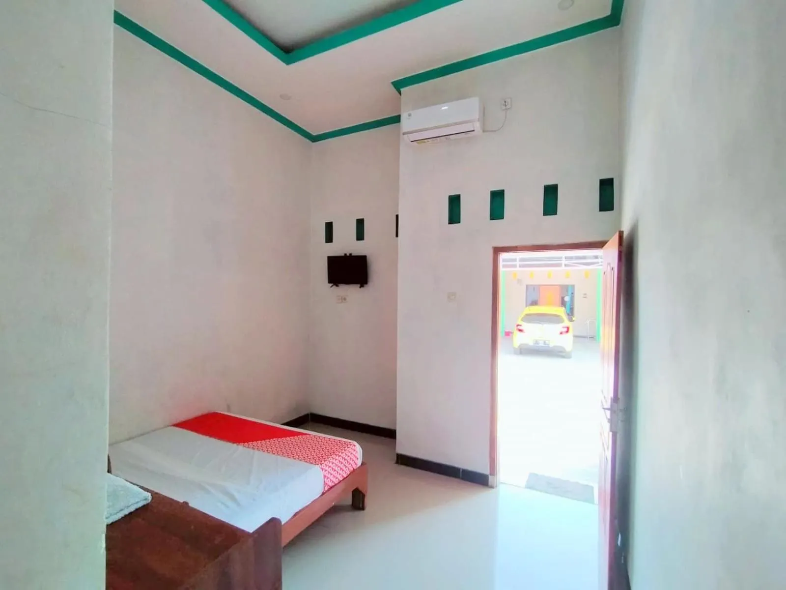 Bedroom, Bed in Hotel O Griya Annisa