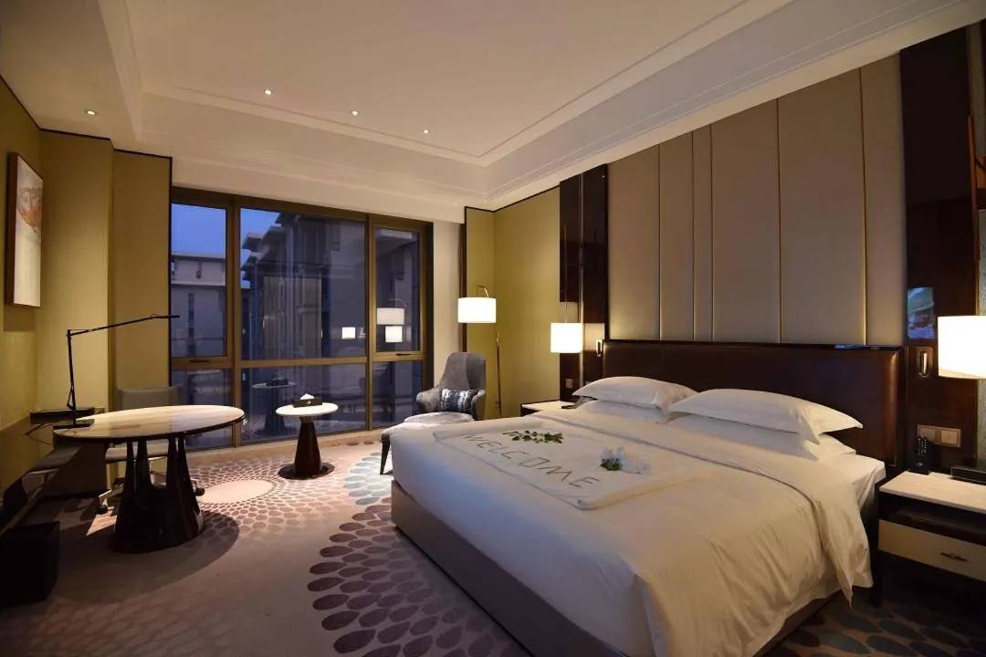 Bed in Vignette Collection Haikou Yatter Hotel by IHG