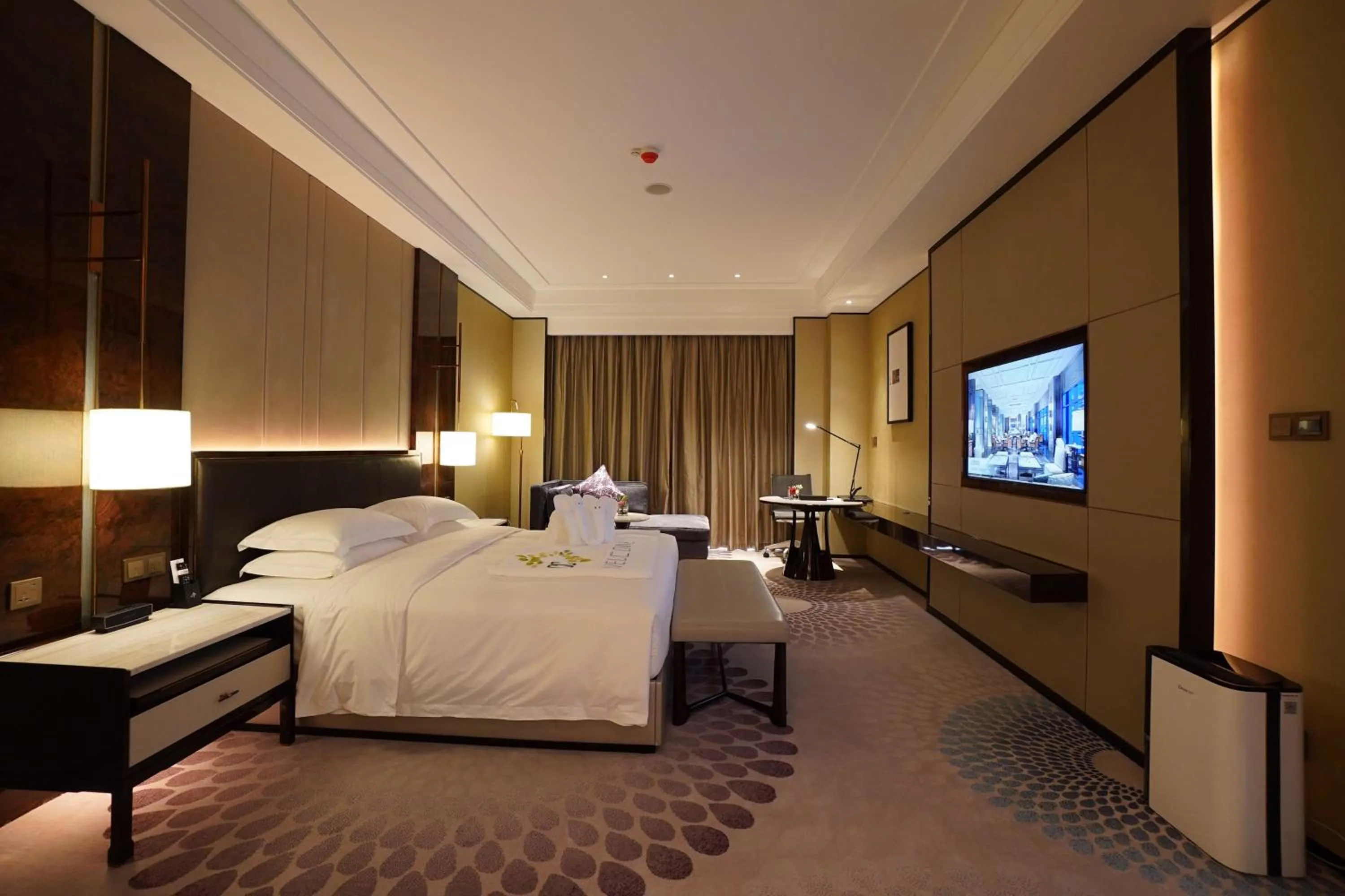 Bed in Vignette Collection Haikou Yatter Hotel by IHG