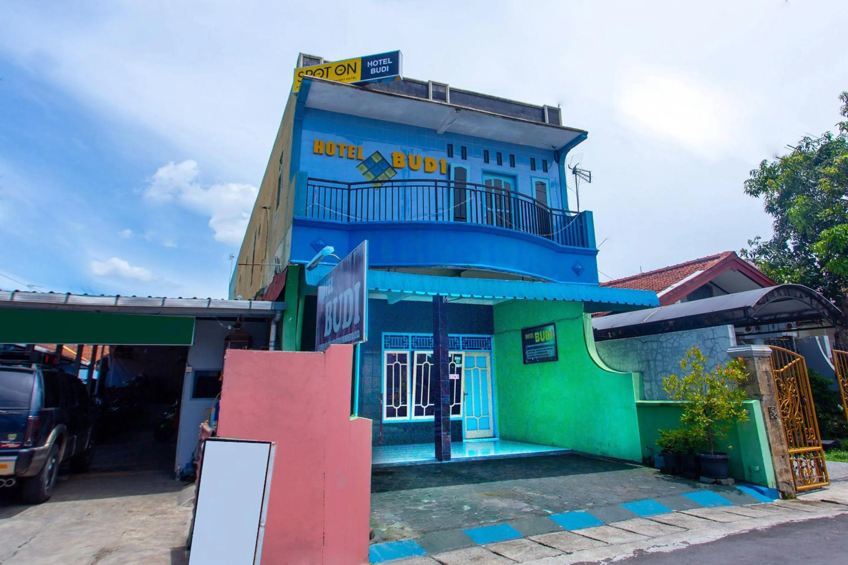 Facade/entrance in Hotel O Budi