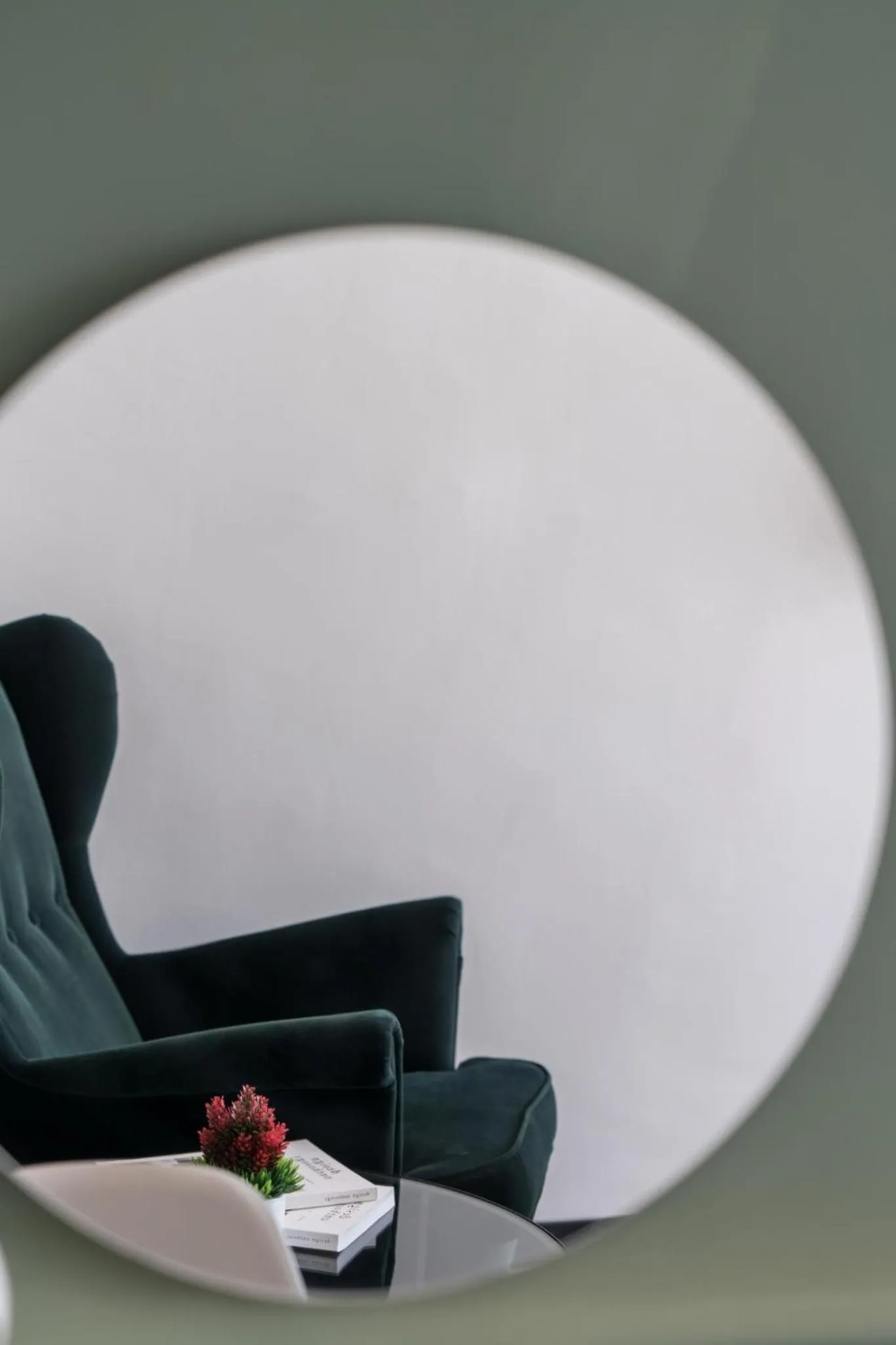 Seating area in Yanud Residence