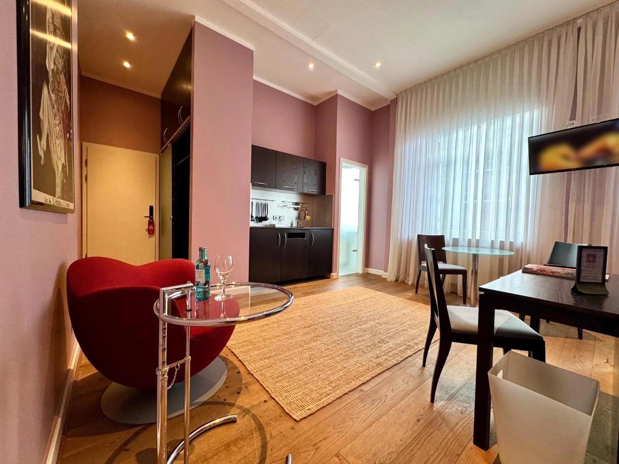 Photo of the whole room in The New Yorker Hotel Köln-Messe