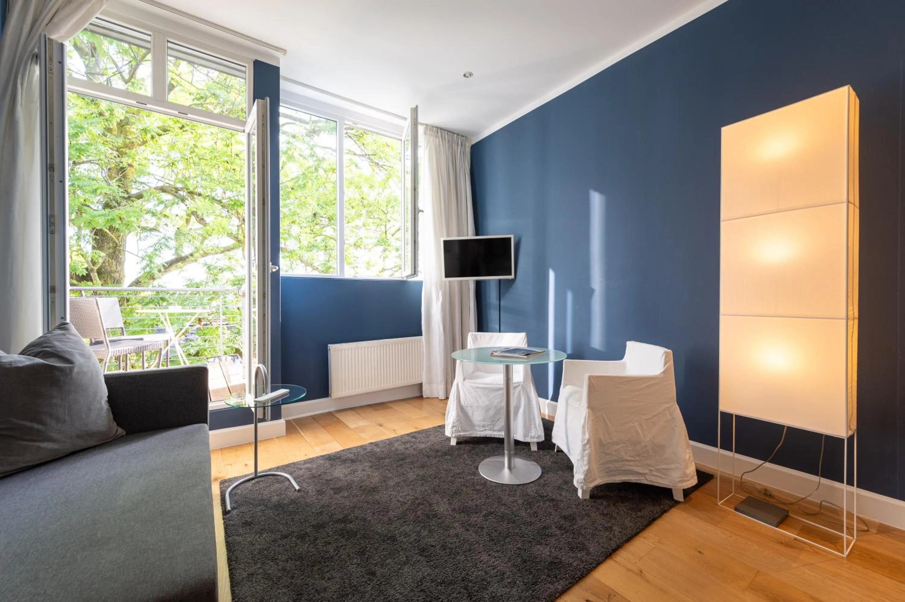 Photo of the whole room in The New Yorker Hotel Köln-Messe