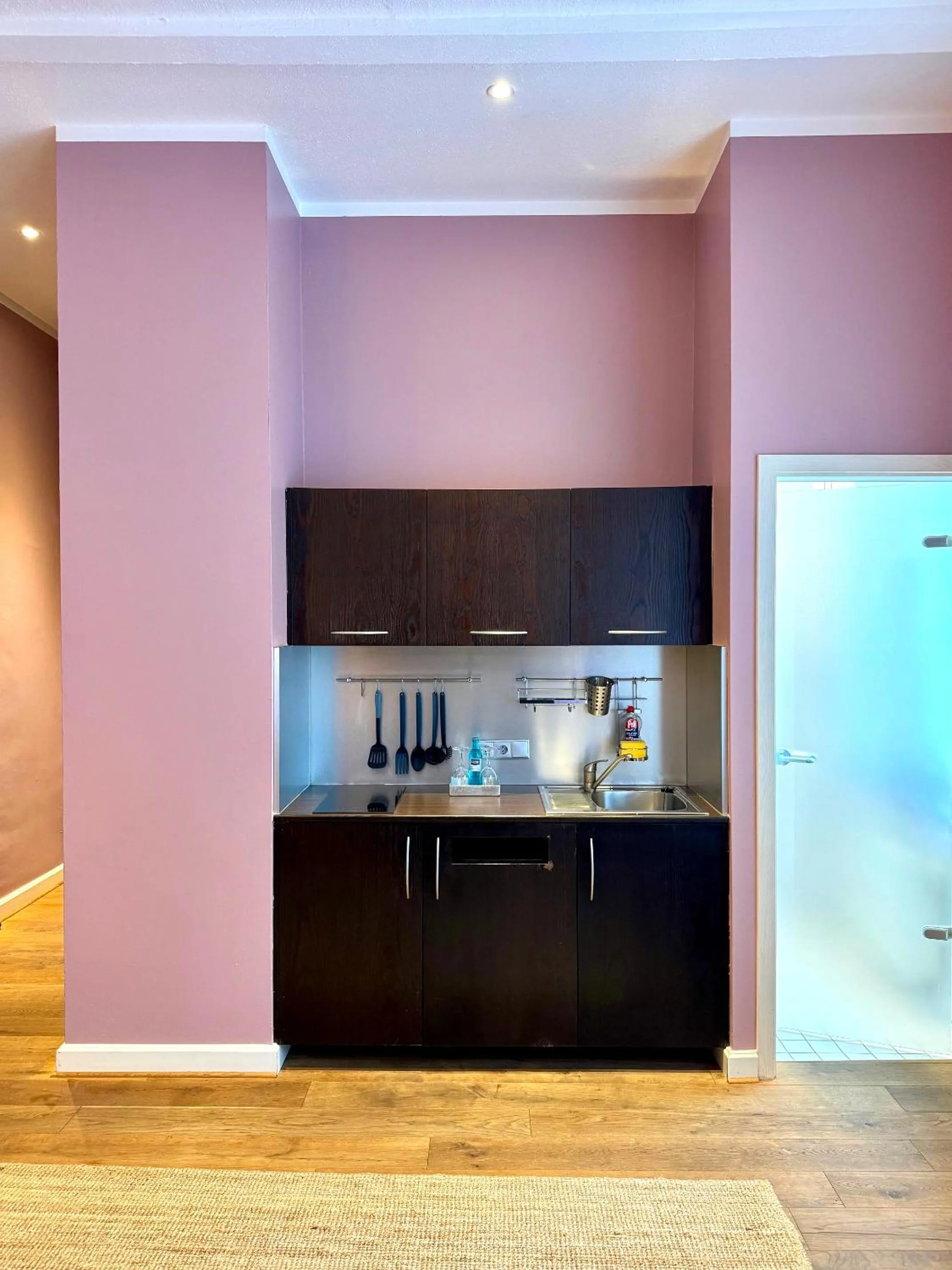 kitchen in The New Yorker Hotel Köln-Messe