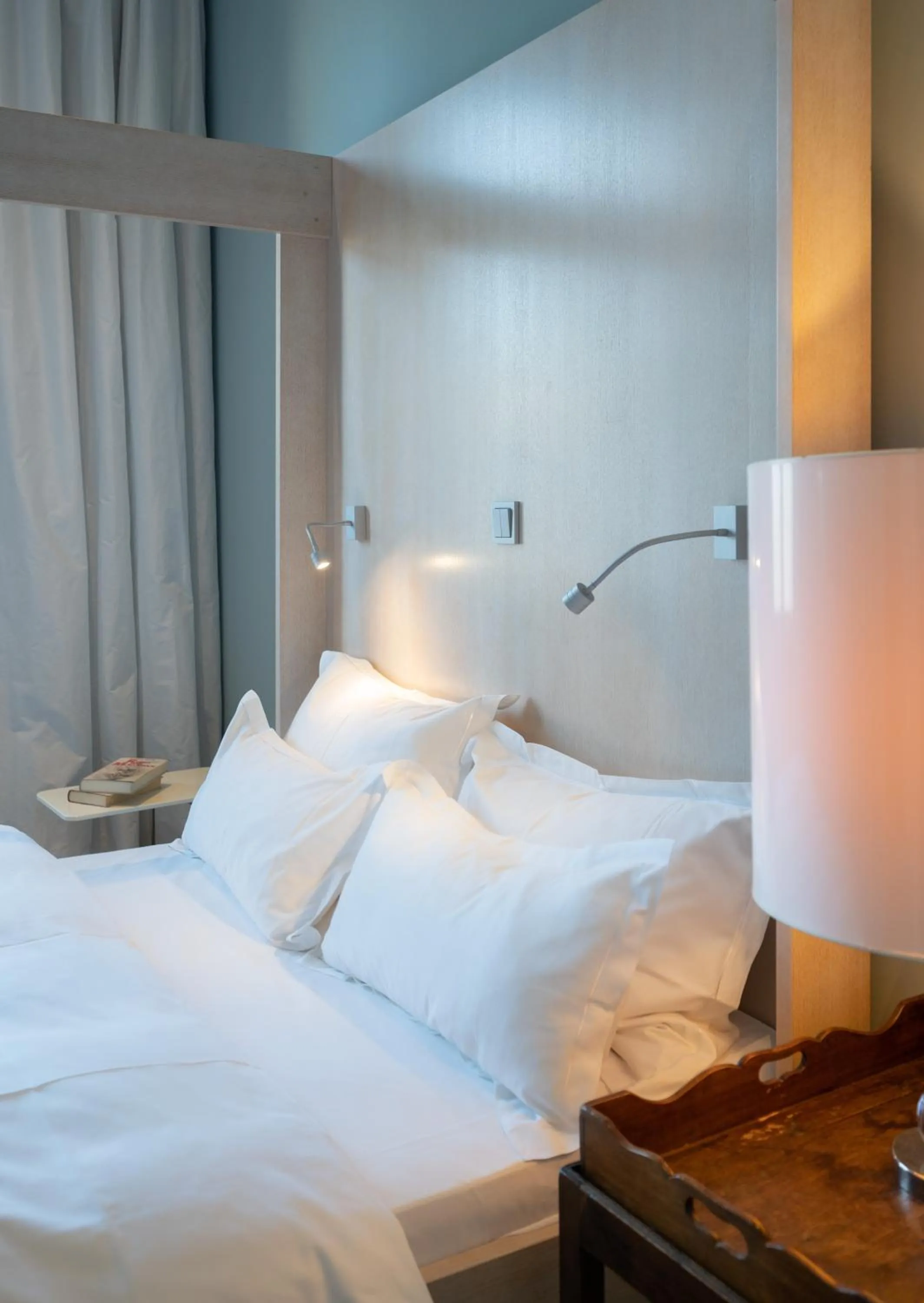 Bedroom, Bed in The New Yorker Hotel Köln-Messe