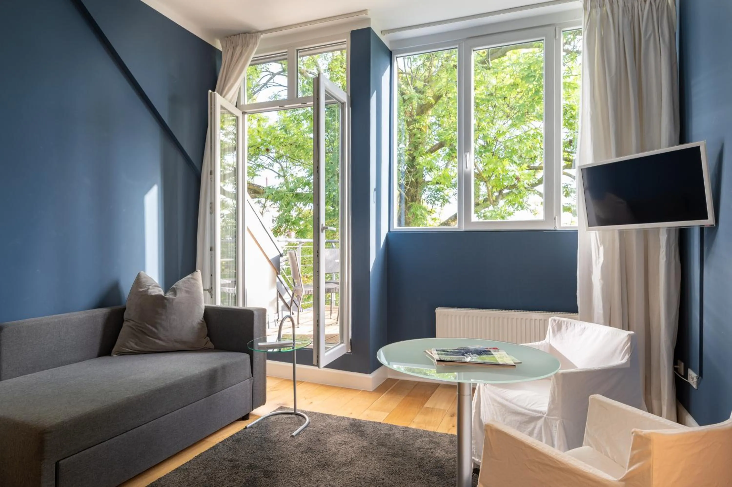 Photo of the whole room in The New Yorker Hotel Köln-Messe