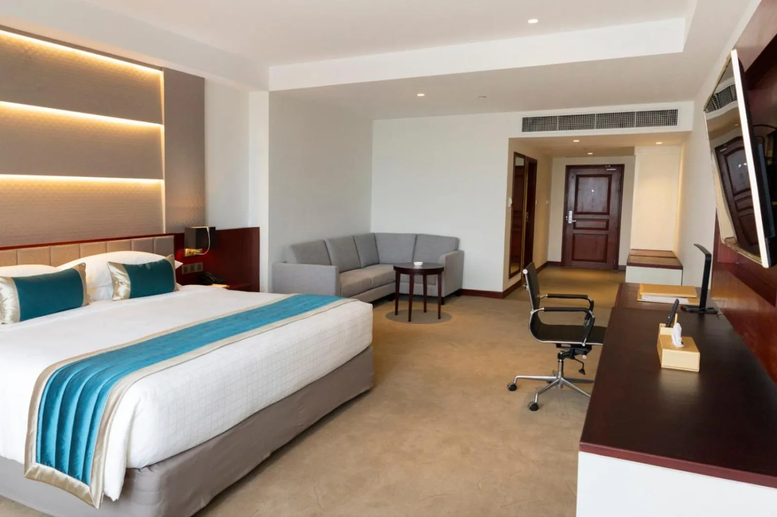 View (from property/room), Bed in Yangon Thanlwin Hotel