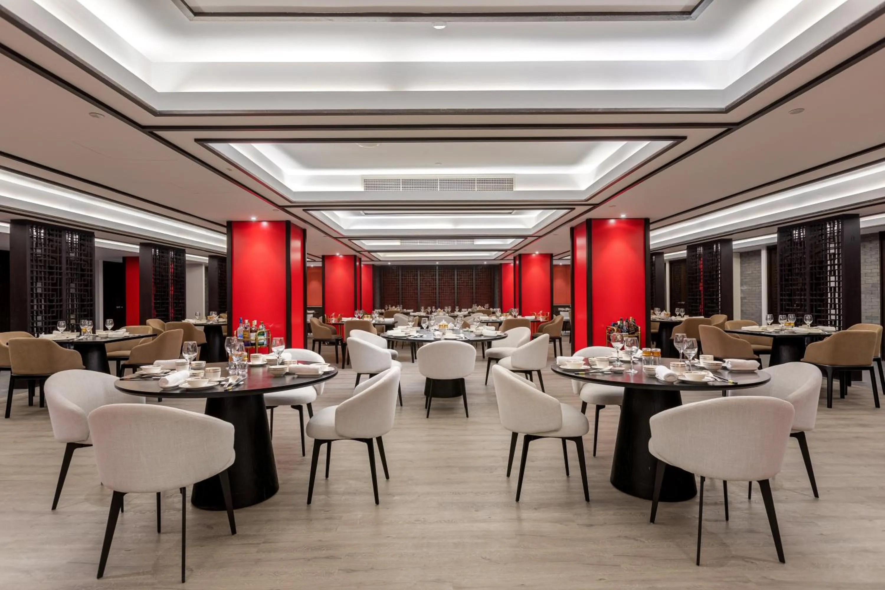 Restaurant/places to eat in Yangon Thanlwin Hotel