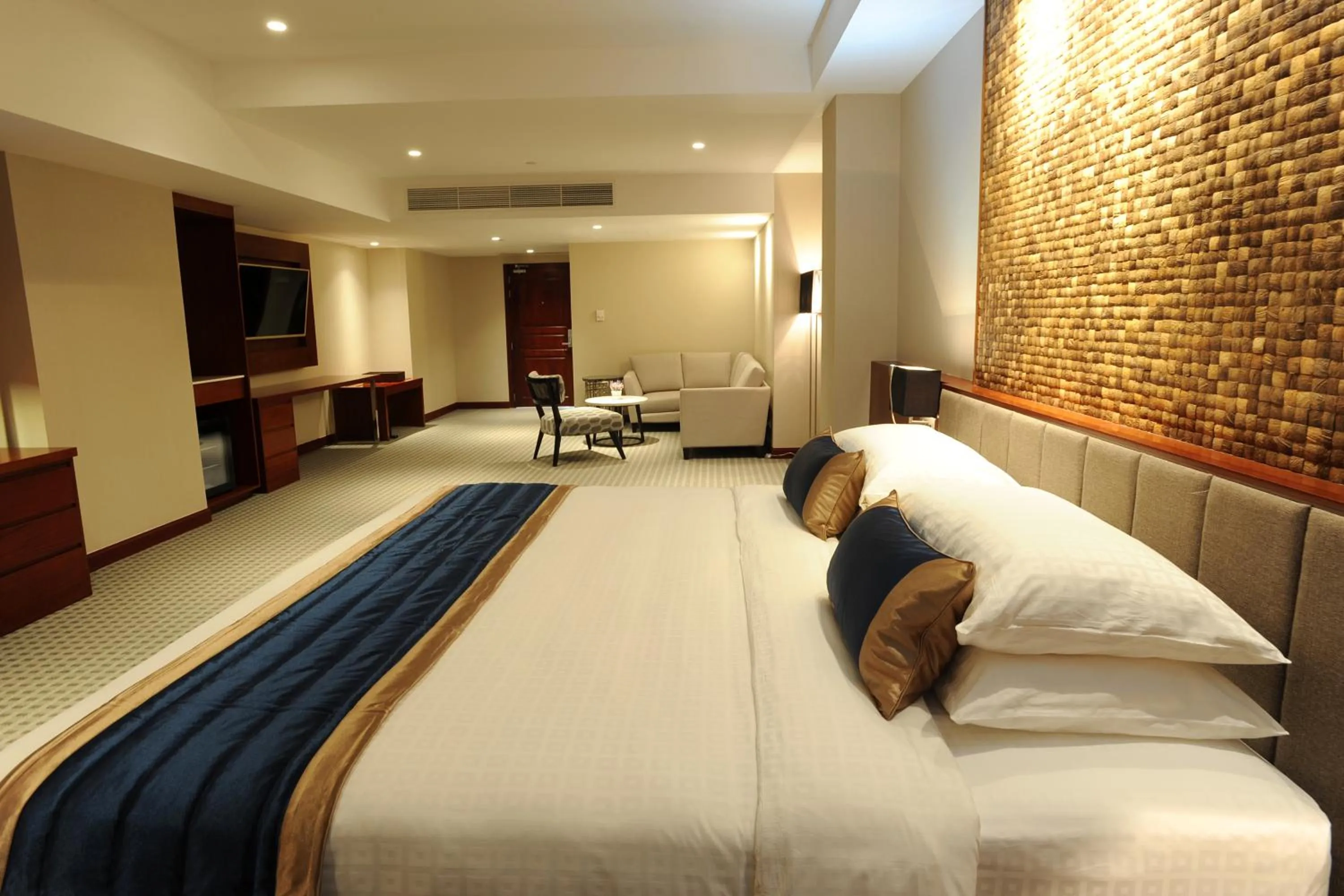 Bed in Yangon Thanlwin Hotel