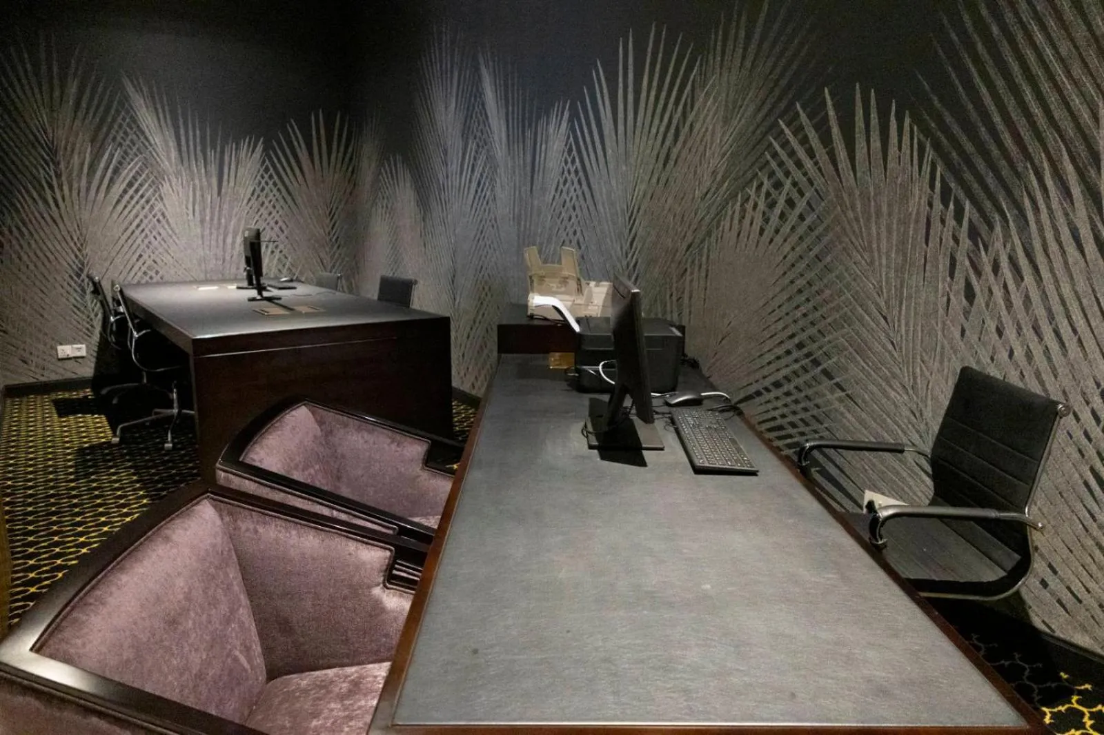 Business facilities in Yangon Thanlwin Hotel