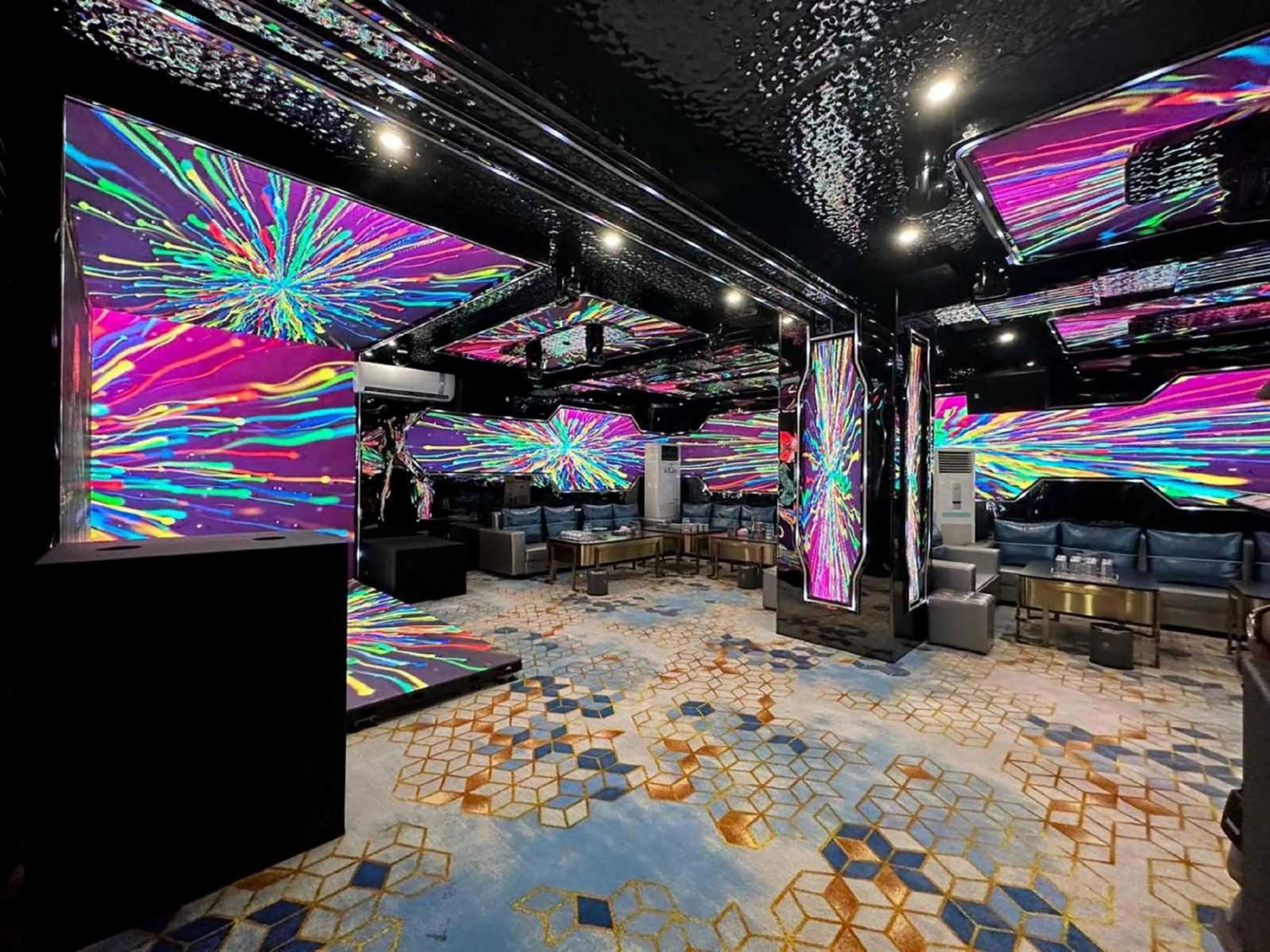 Karaoke in Yangon Thanlwin Hotel