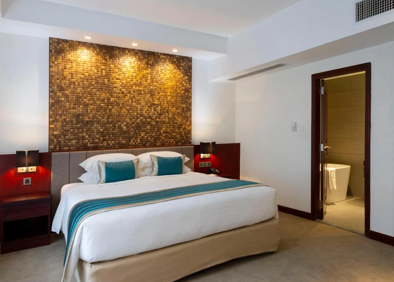 Bed in Yangon Thanlwin Hotel