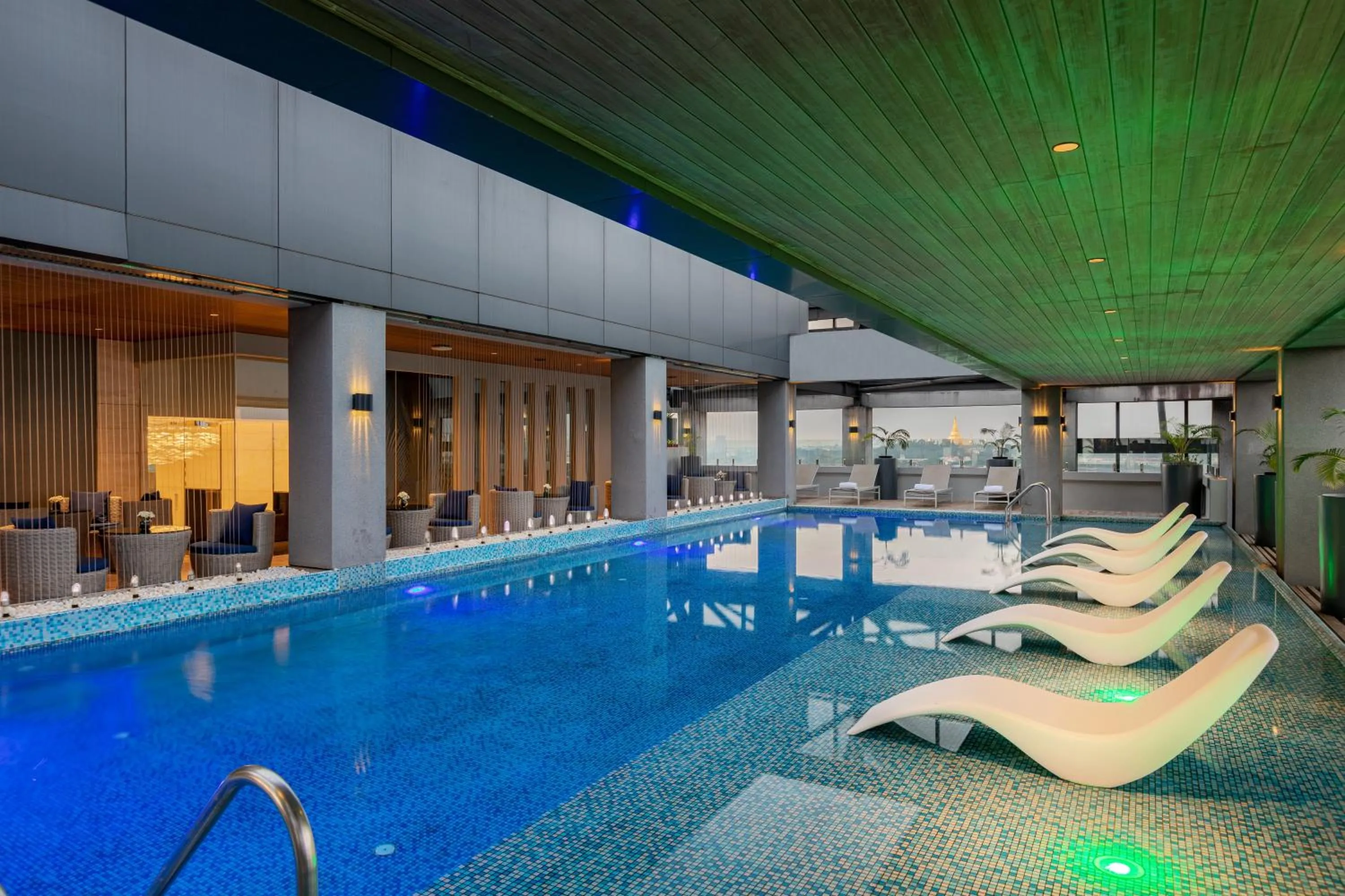 Swimming pool in Yangon Thanlwin Hotel