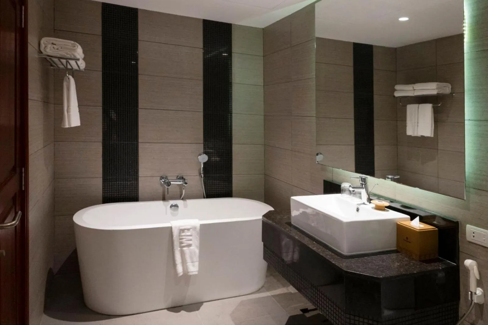 Bathroom in Yangon Thanlwin Hotel