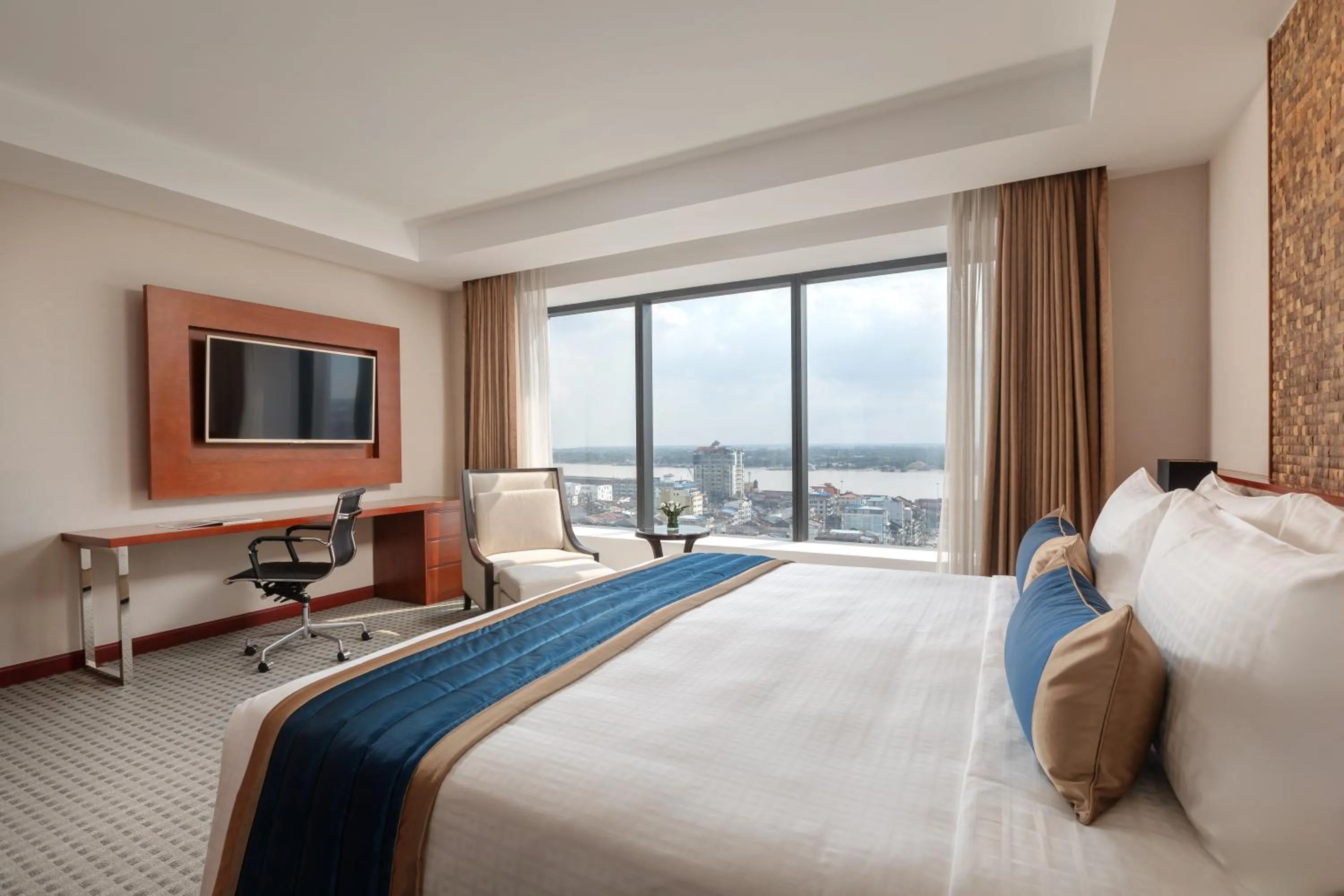 Bed in Yangon Thanlwin Hotel