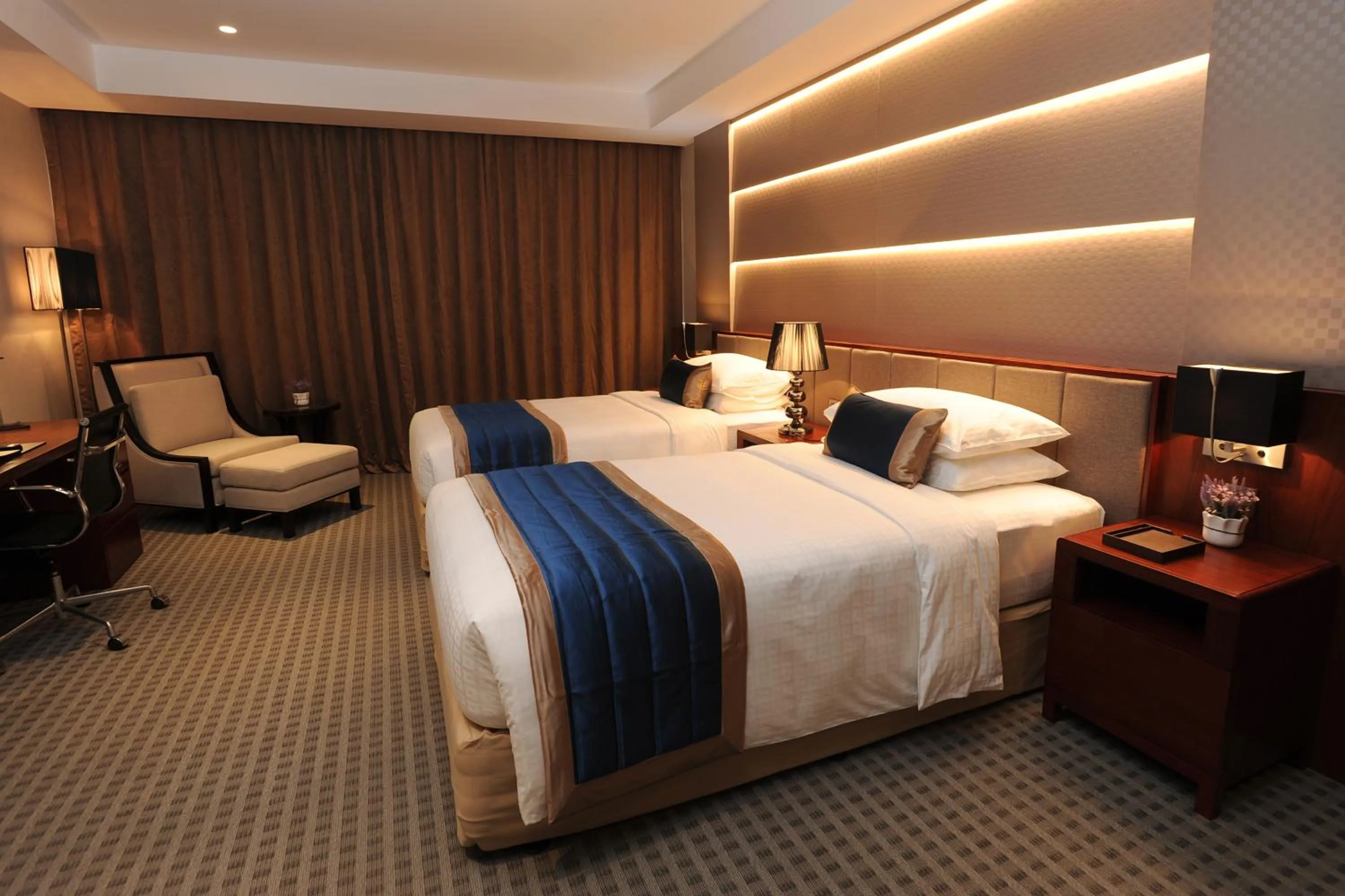 Bed in Yangon Thanlwin Hotel