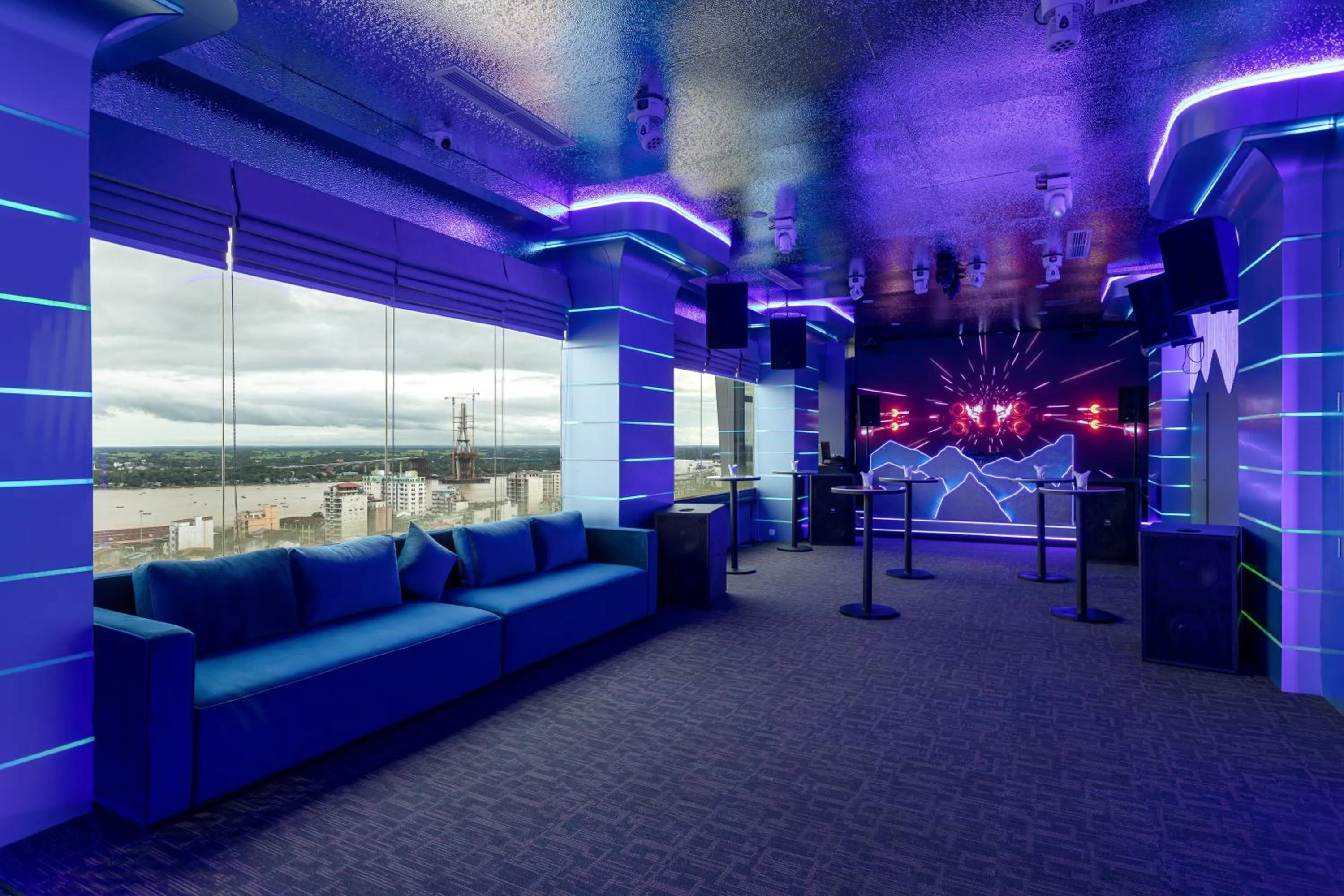 Lounge or bar in Yangon Thanlwin Hotel