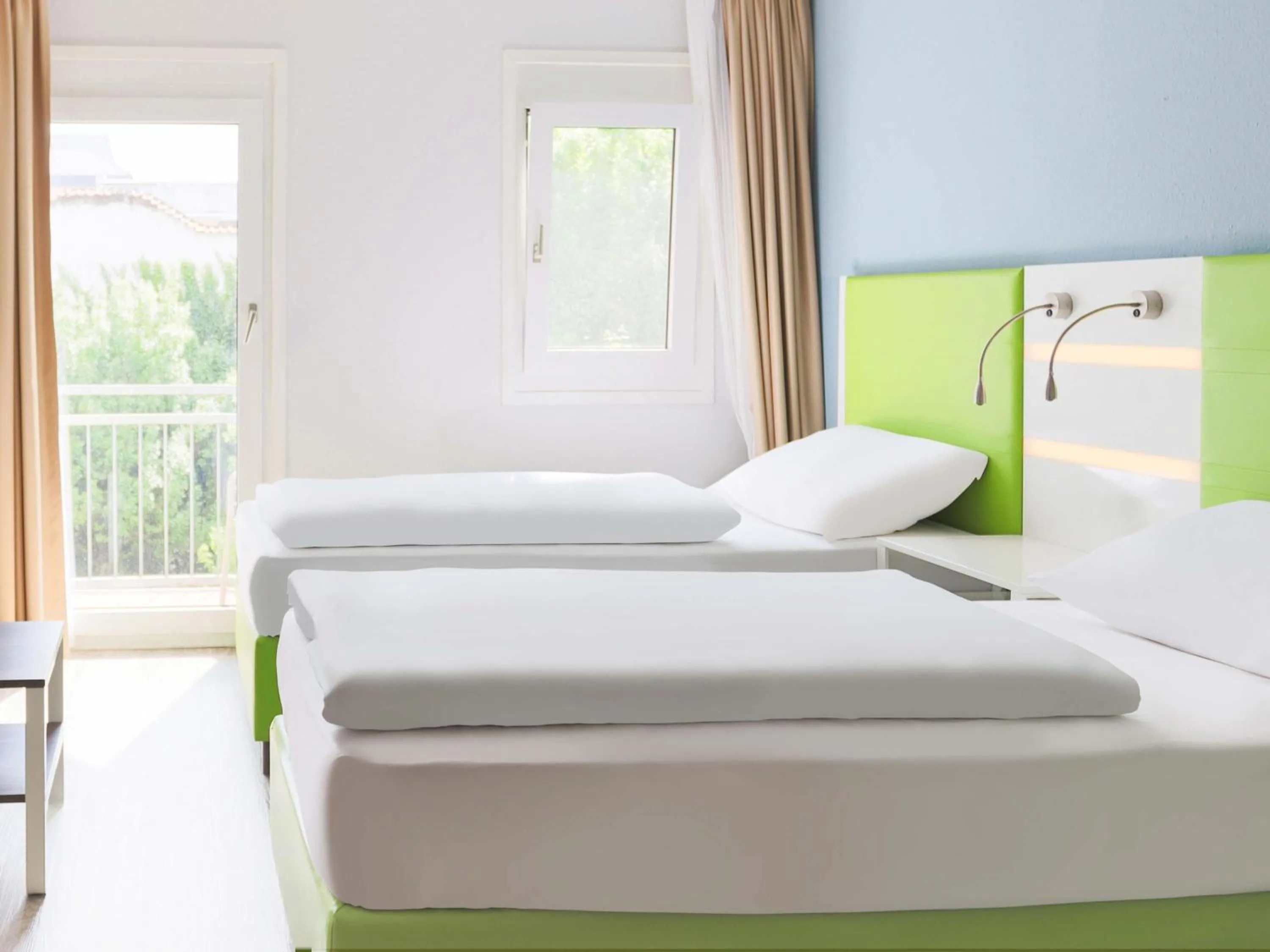 Balcony/Terrace, Bed in B&B HOTEL Mannheim-City