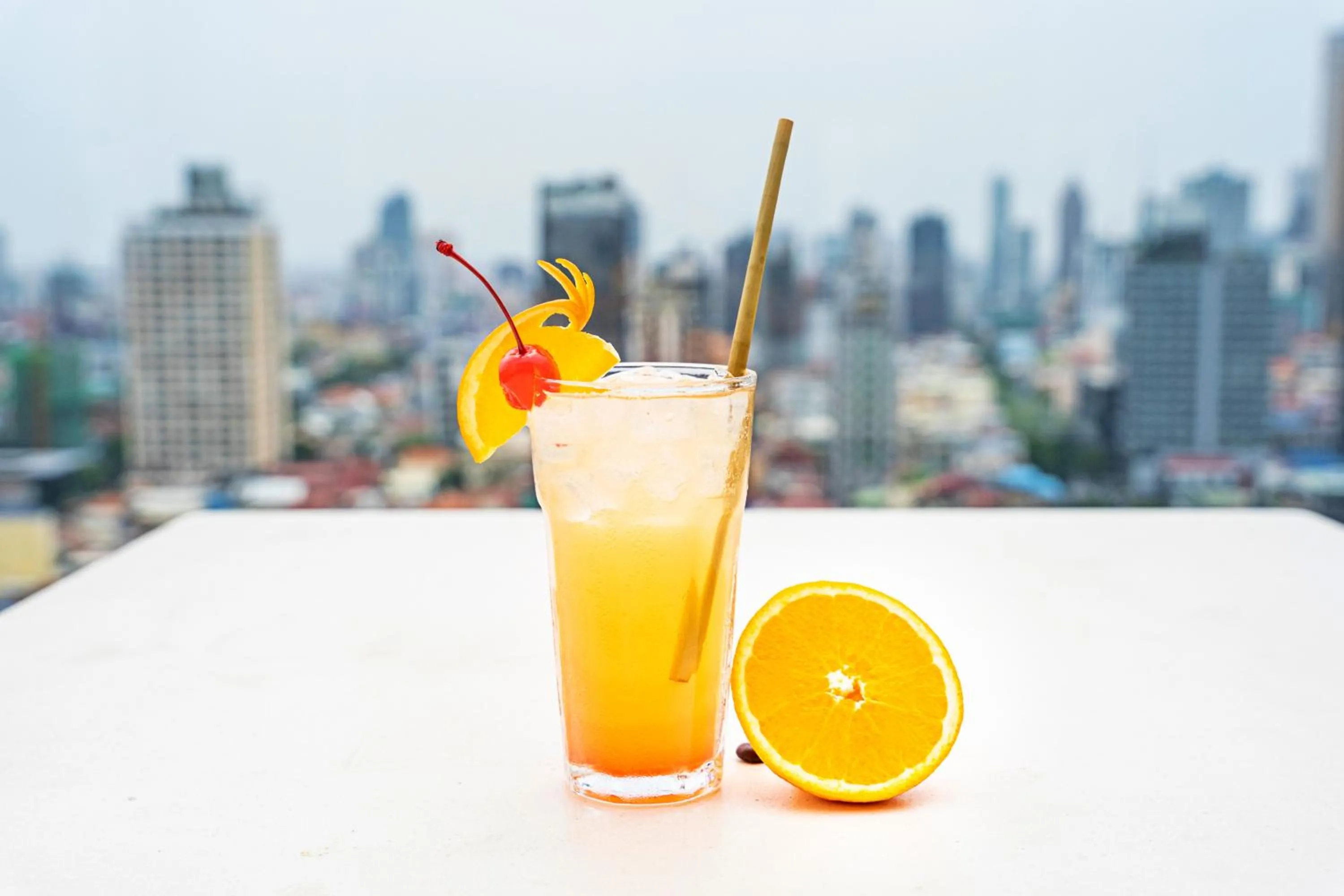 Lounge or bar in Poulo Wai Hotel, Trademark Collection by Wyndham