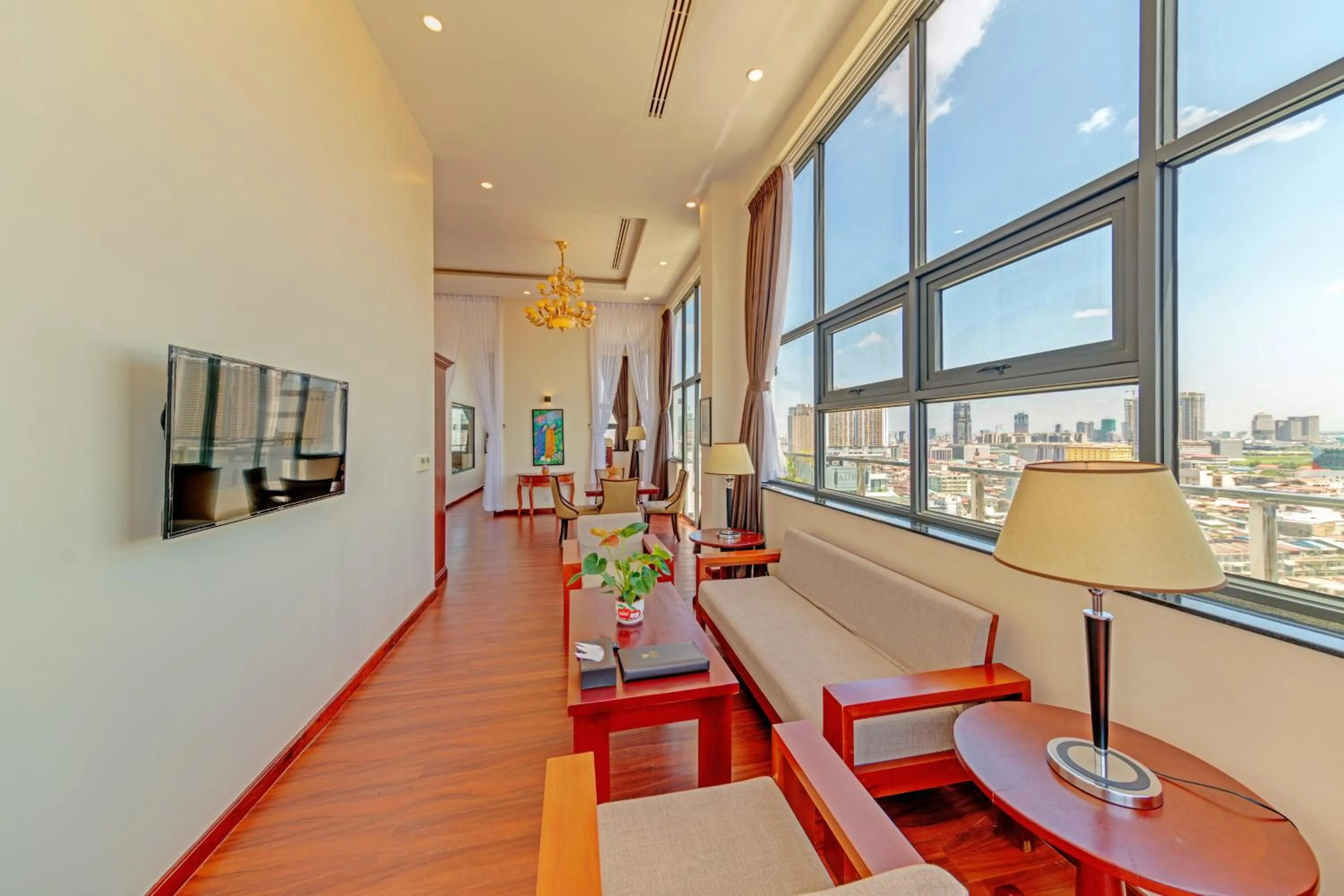 TV and multimedia in Poulo Wai Hotel, Trademark Collection by Wyndham