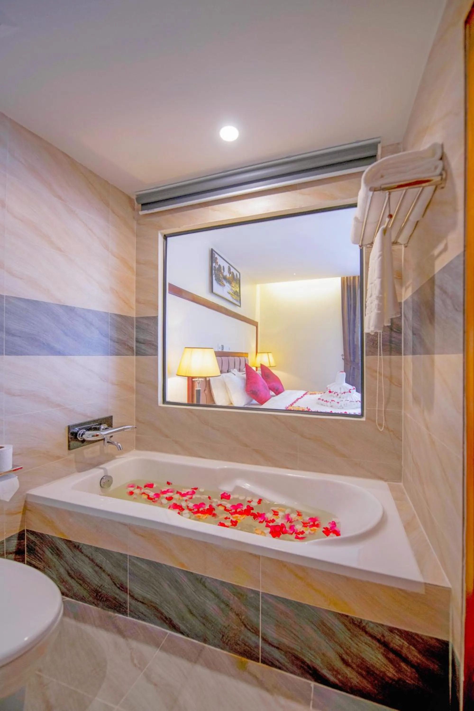 Bathroom, Bed in Poulo Wai Hotel, Trademark Collection by Wyndham