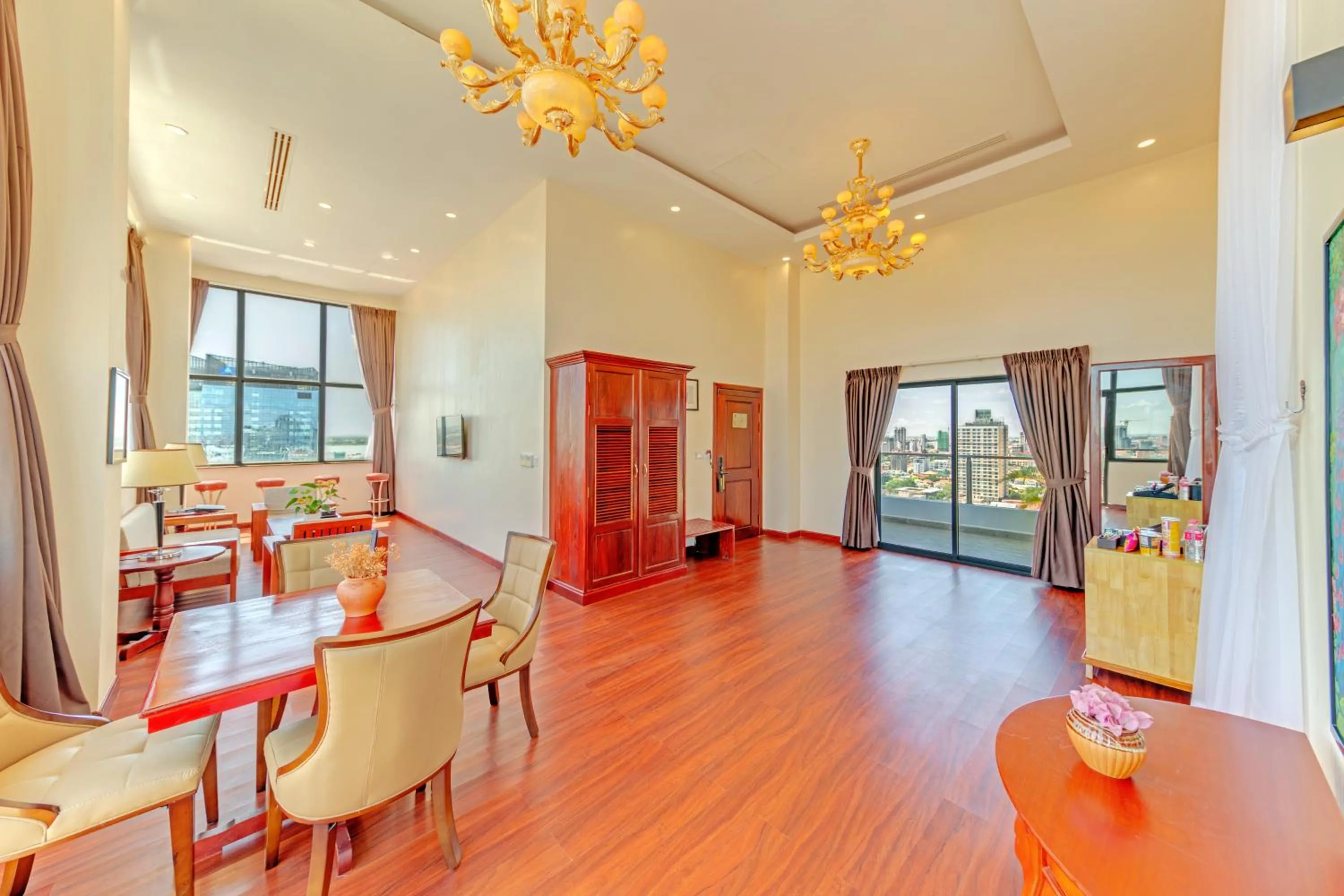 TV and multimedia in Poulo Wai Hotel, Trademark Collection by Wyndham