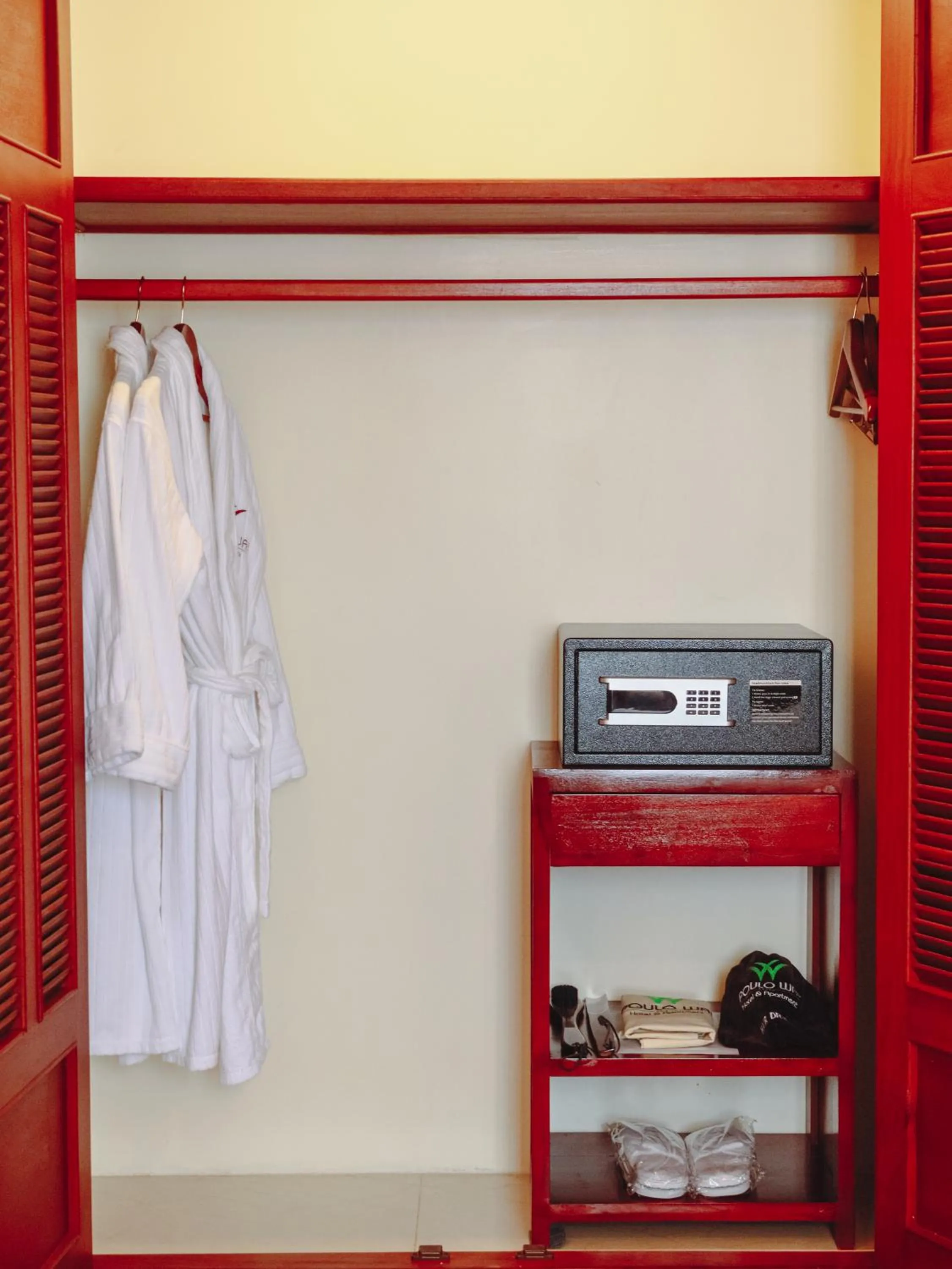 safe in Poulo Wai Hotel, Trademark Collection by Wyndham