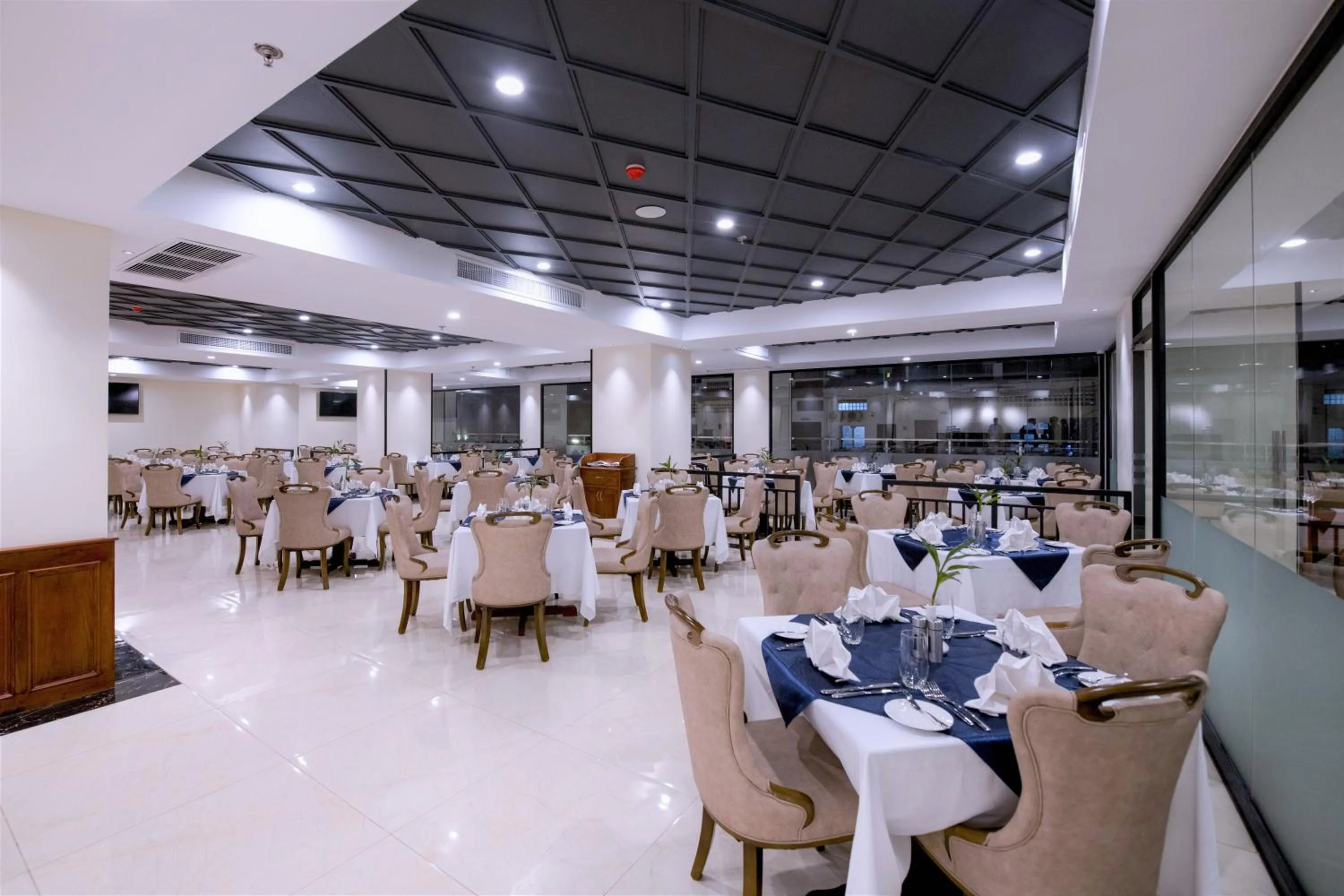 Restaurant/places to eat in Poulo Wai Hotel, Trademark Collection by Wyndham