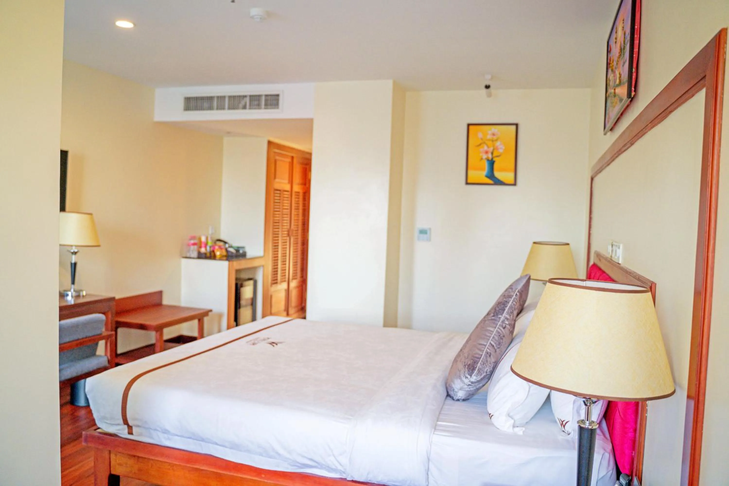 Bedroom, Bed in Poulo Wai Hotel, Trademark Collection by Wyndham