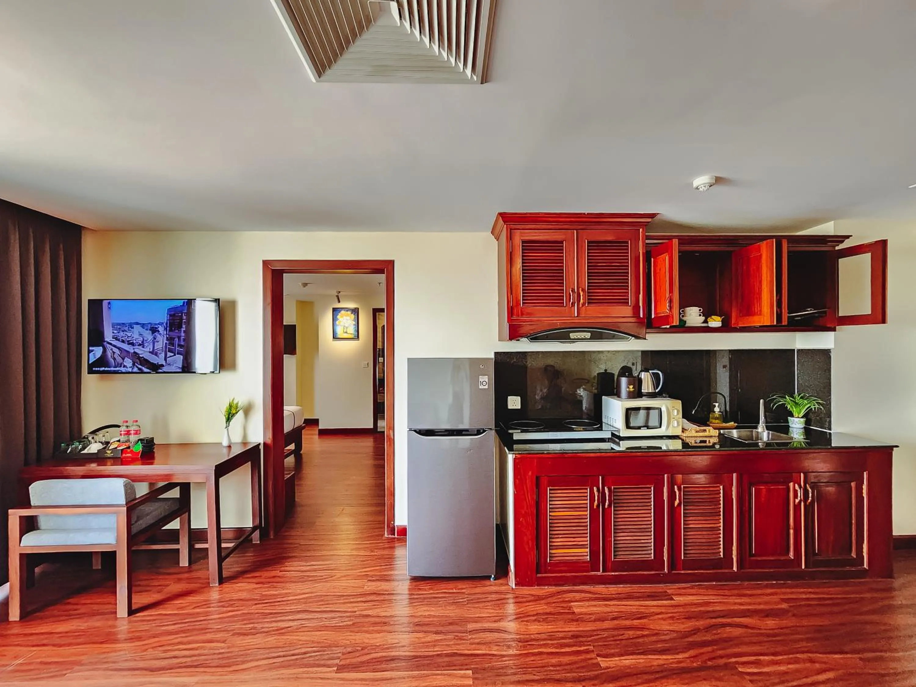 Kitchen or kitchenette in Poulo Wai Hotel, Trademark Collection by Wyndham