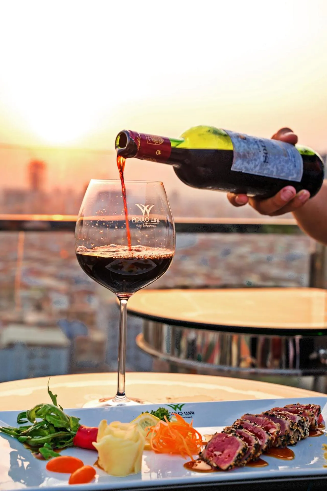 Lounge or bar in Poulo Wai Hotel, Trademark Collection by Wyndham