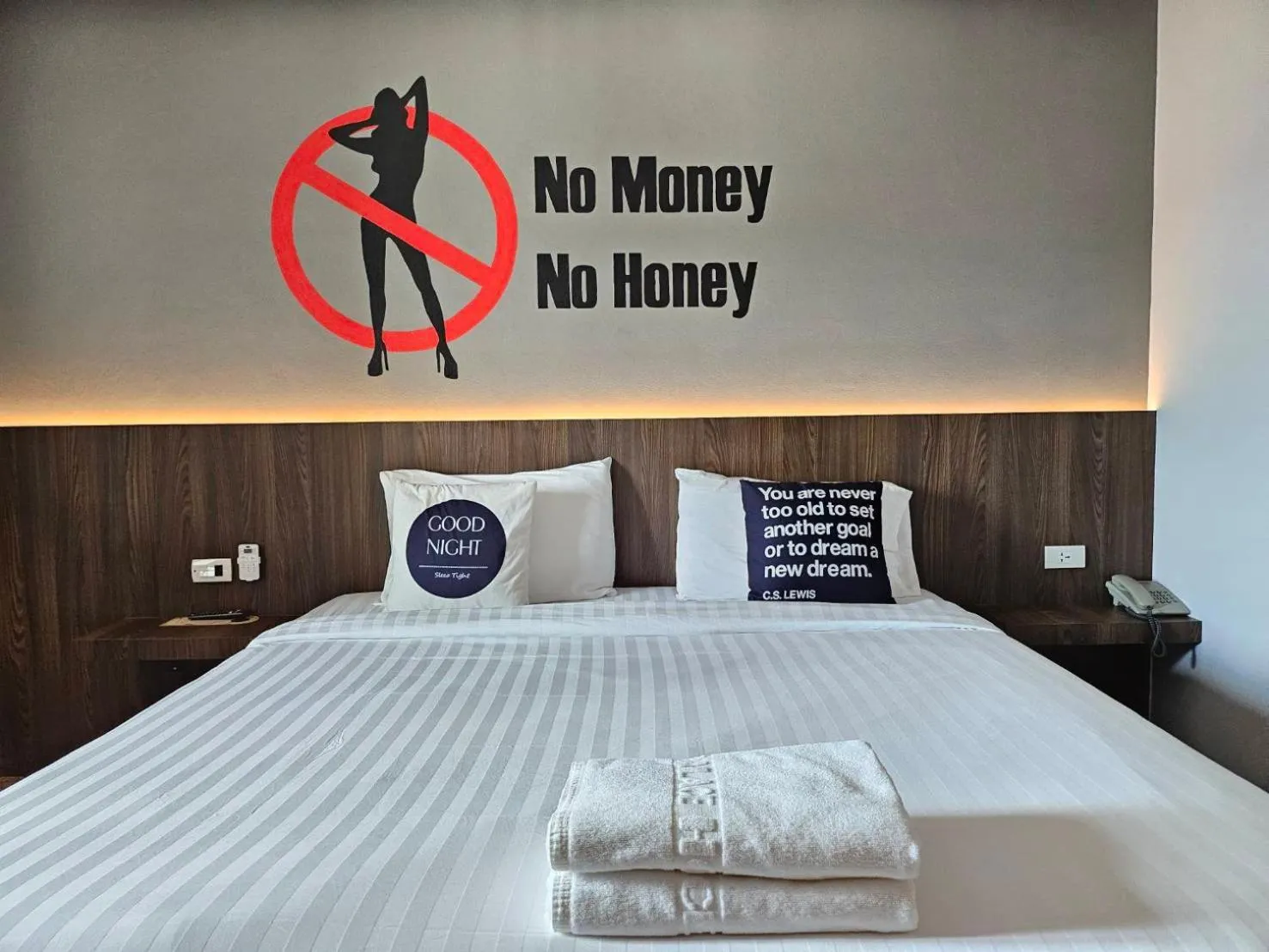 Bedroom, Bed in Paramount Palace Hotel Dannok