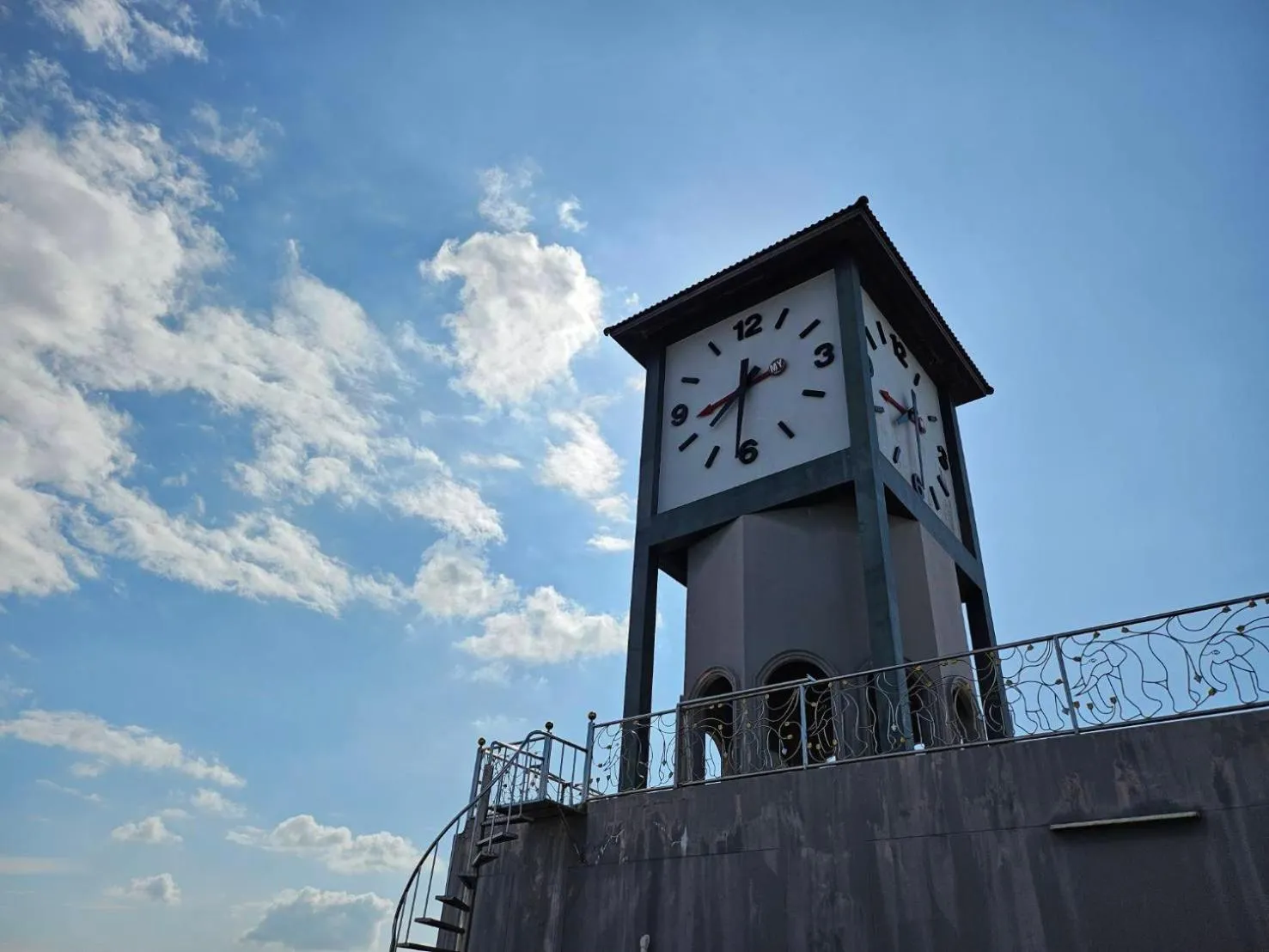 Property building in Paramount Palace Hotel Dannok