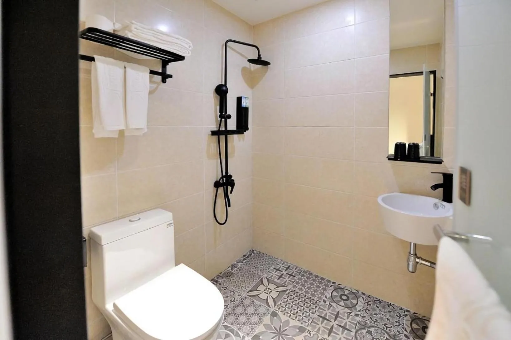 Toilet in Home Rest Hotel 2