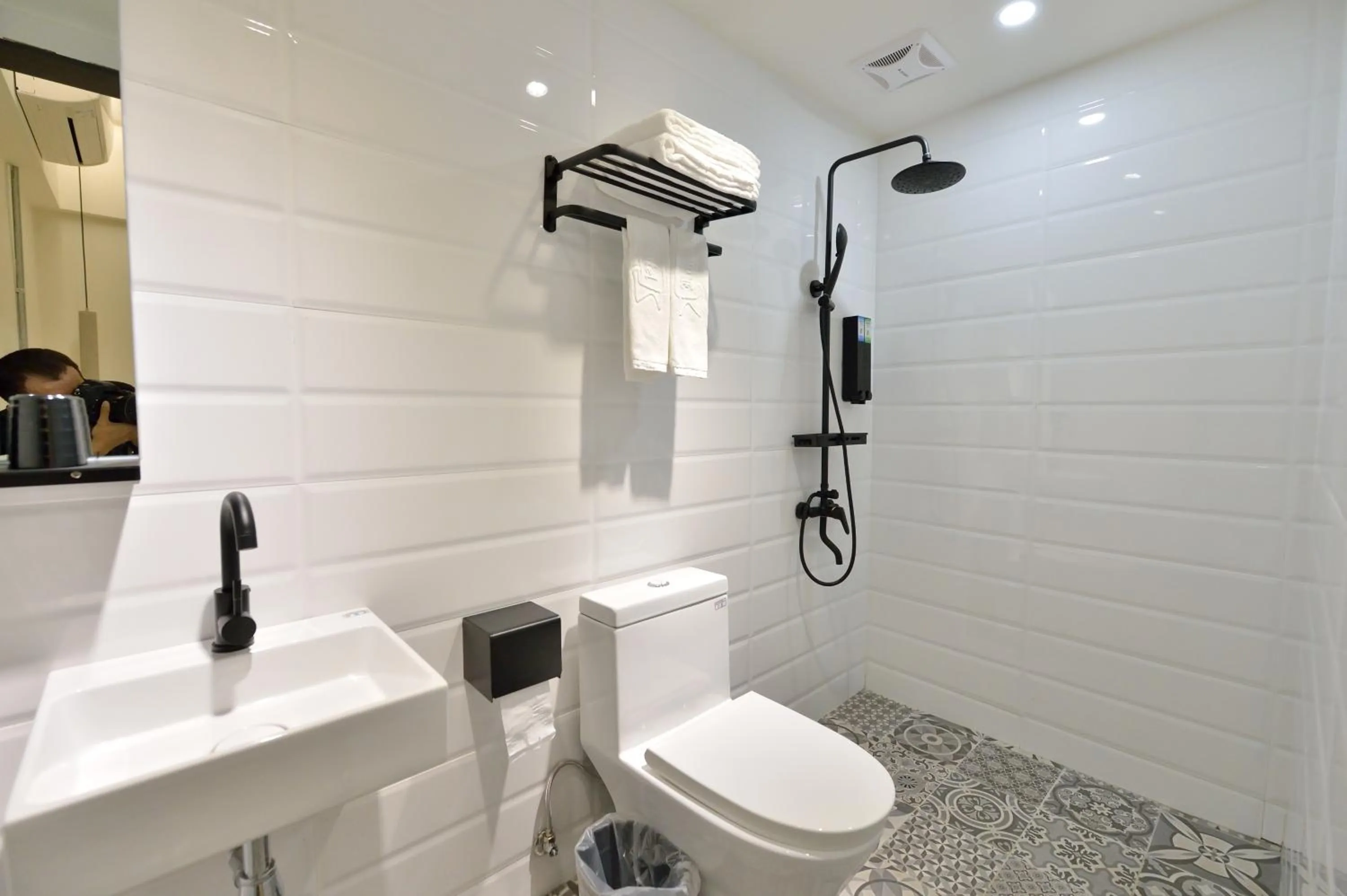 Toilet in Home Rest Hotel 2