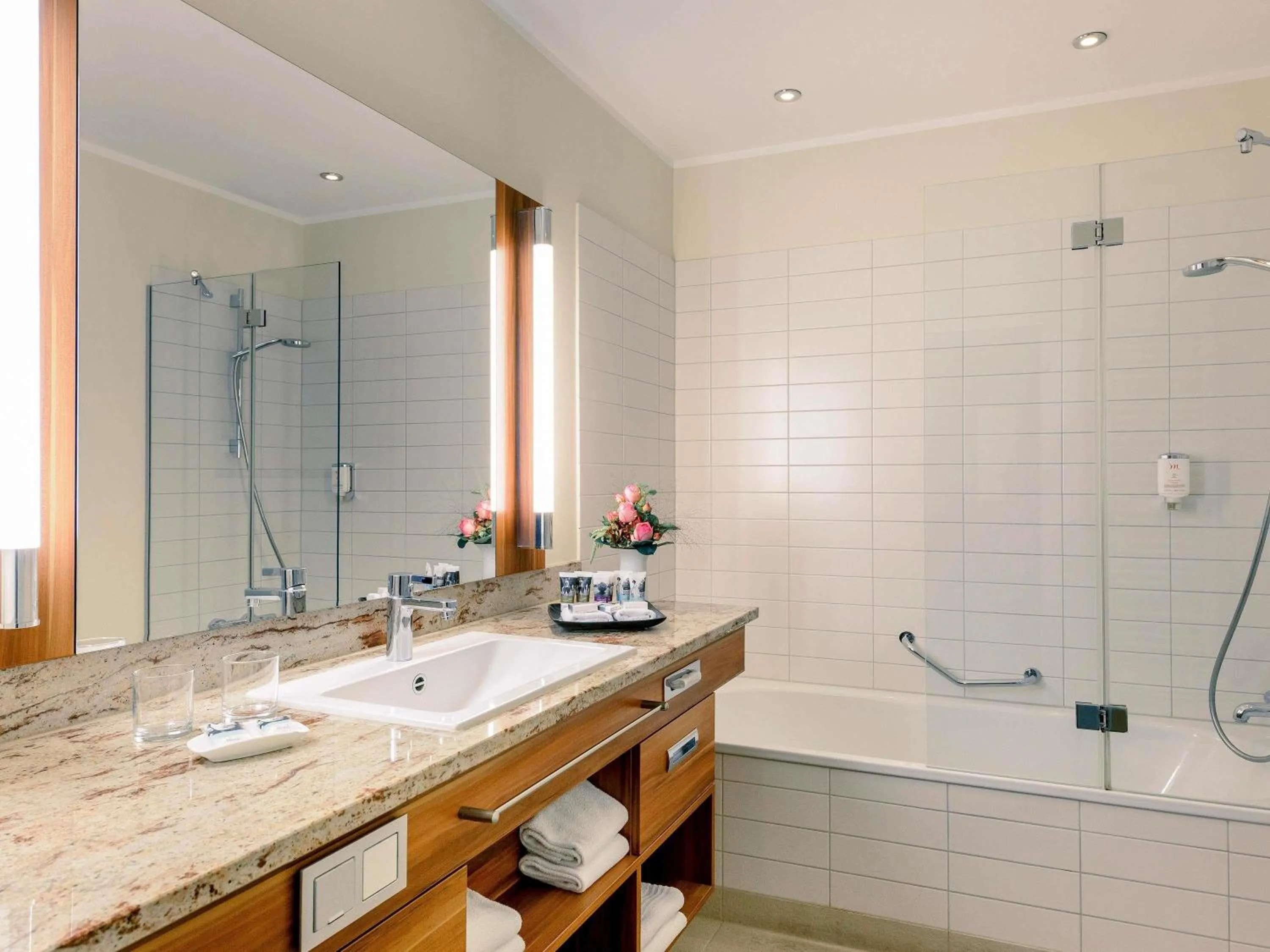 Bedroom in Mercure Hotel Düsseldorf City Center