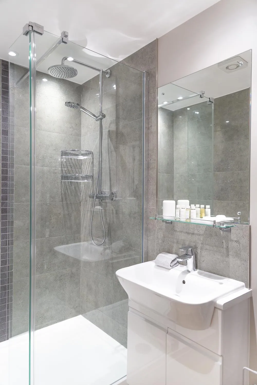 Bathroom in Citystay Living - Hinton House