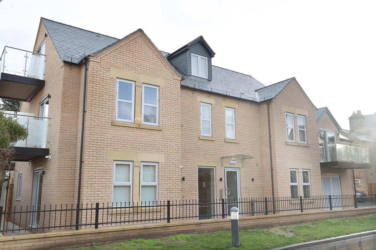 Property building in Citystay Living - Hinton House