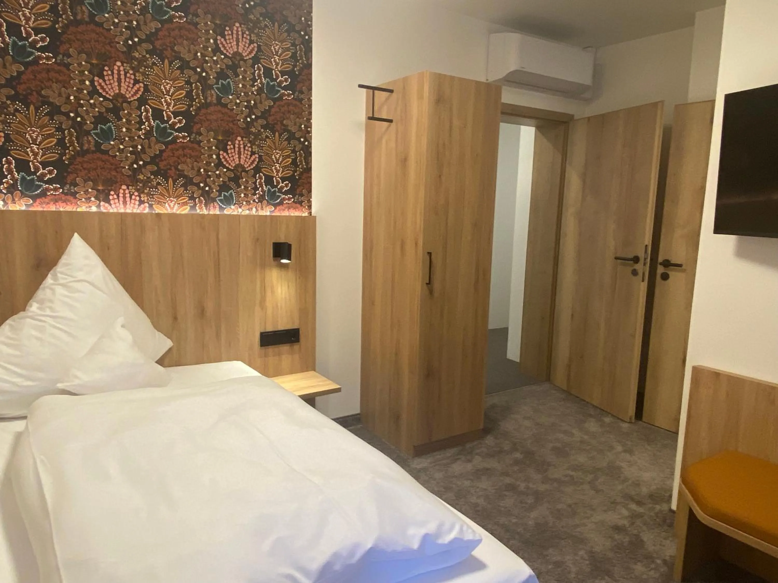 Photo of the whole room, Bed in Akzent Hotel Schranne