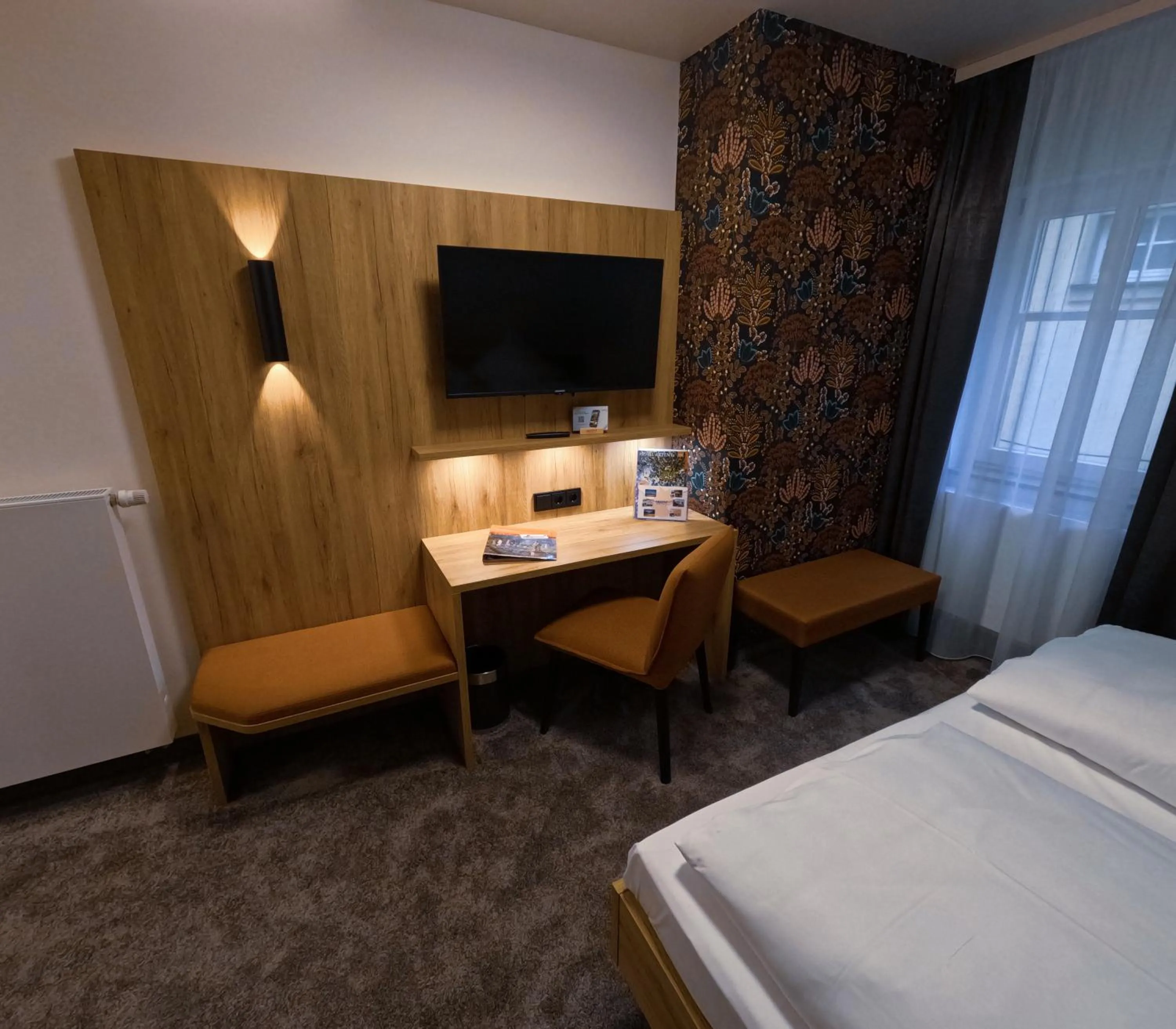 TV and multimedia, Bed in Akzent Hotel Schranne