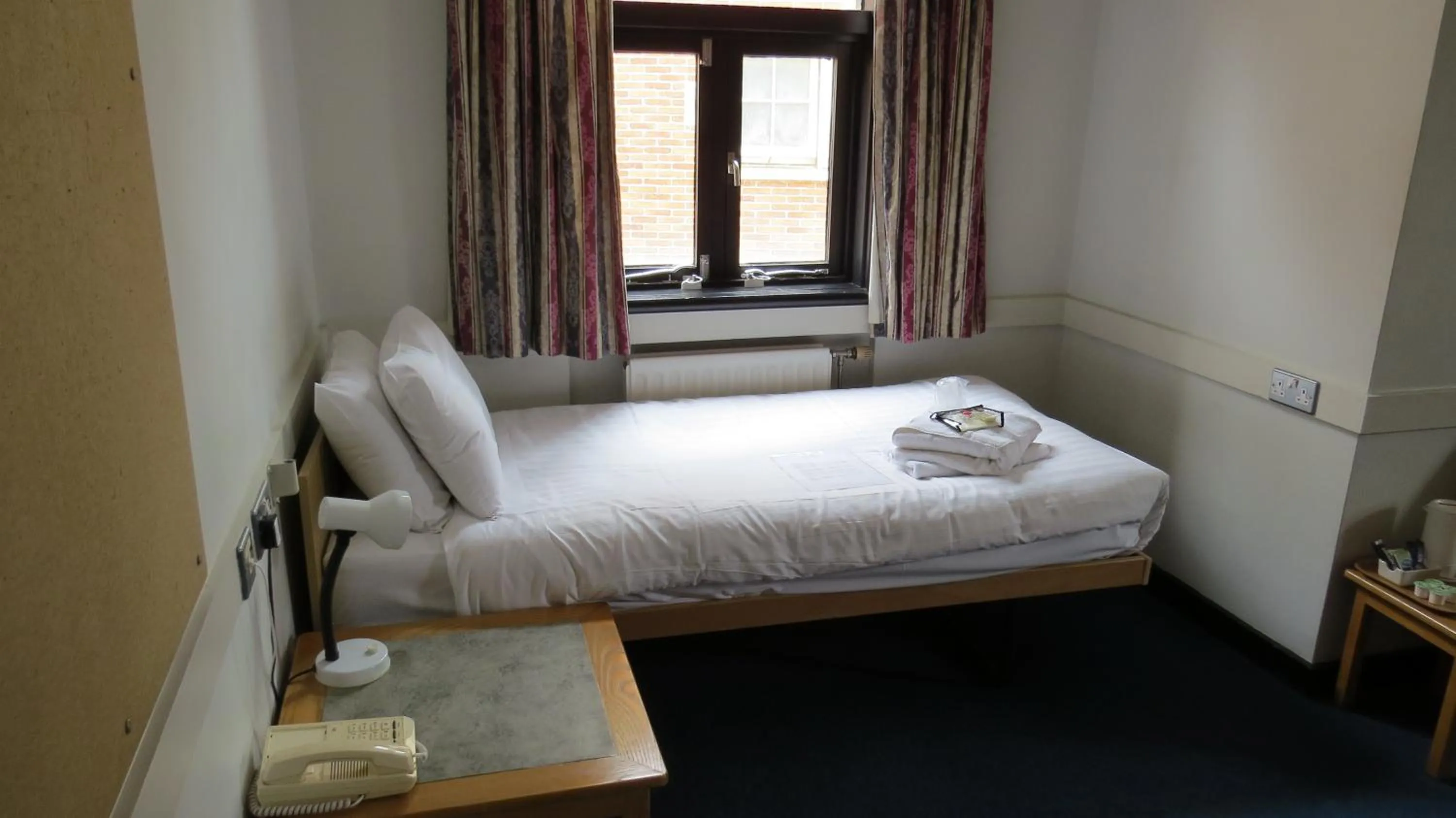 Photo of the whole room in Wadham College