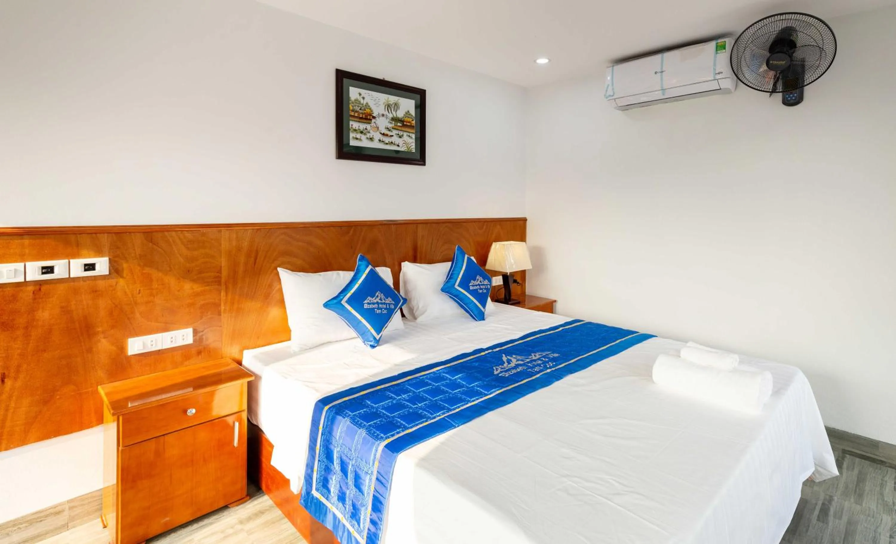 TV and multimedia, Bed in Elizabeth Hotel Tam Coc