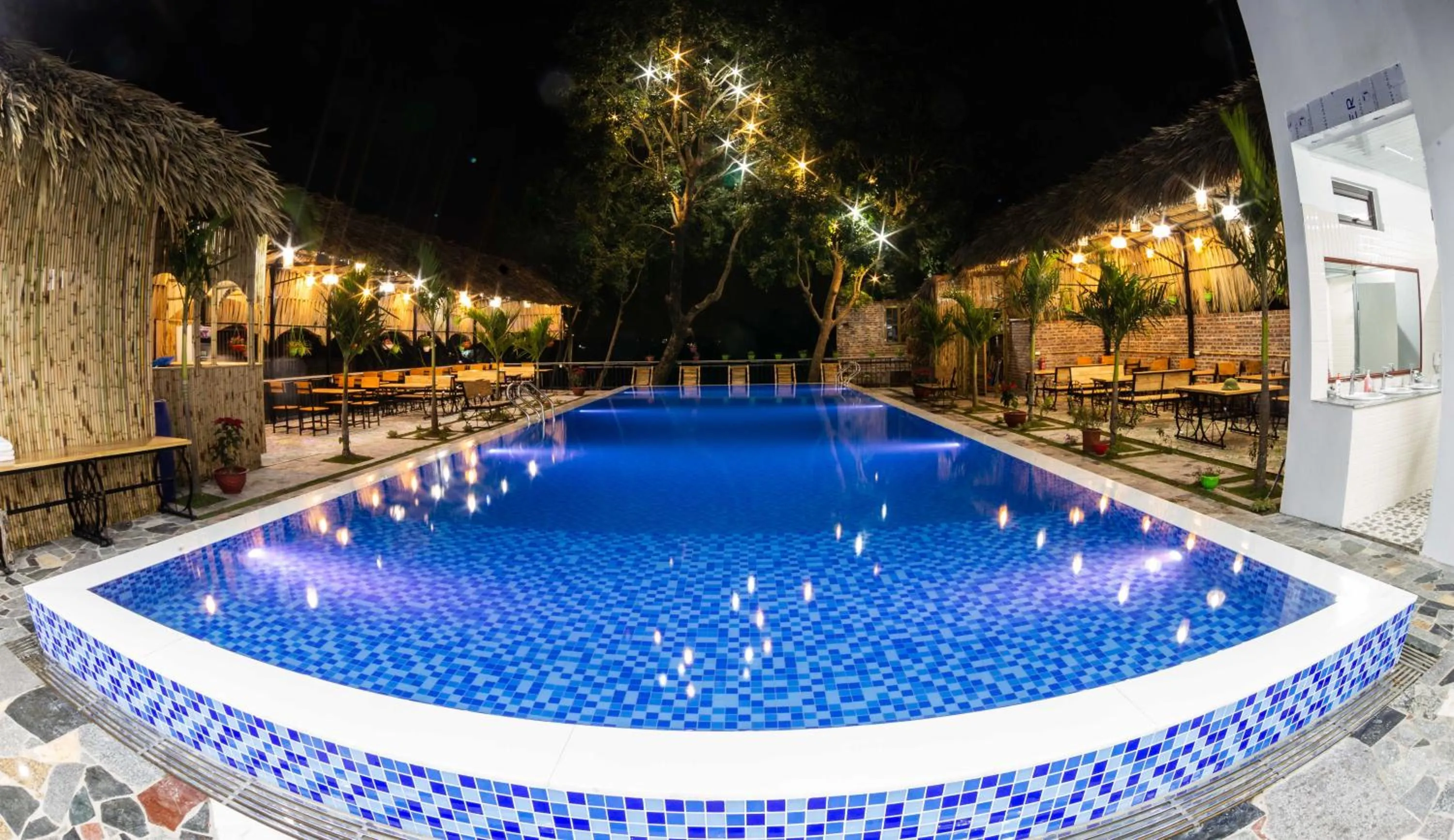 Swimming pool in Elizabeth Hotel Tam Coc