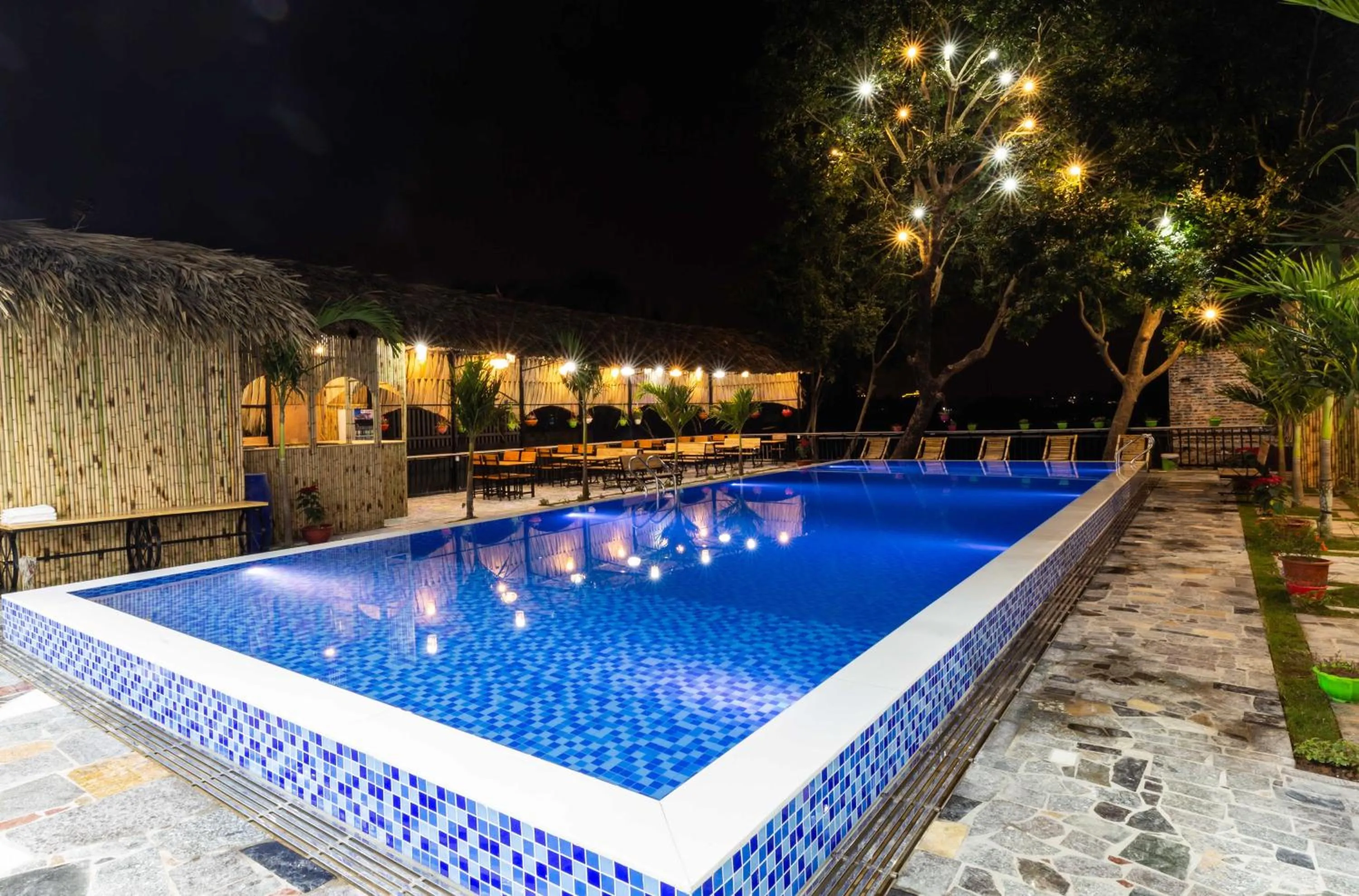 Swimming pool in Elizabeth Hotel Tam Coc